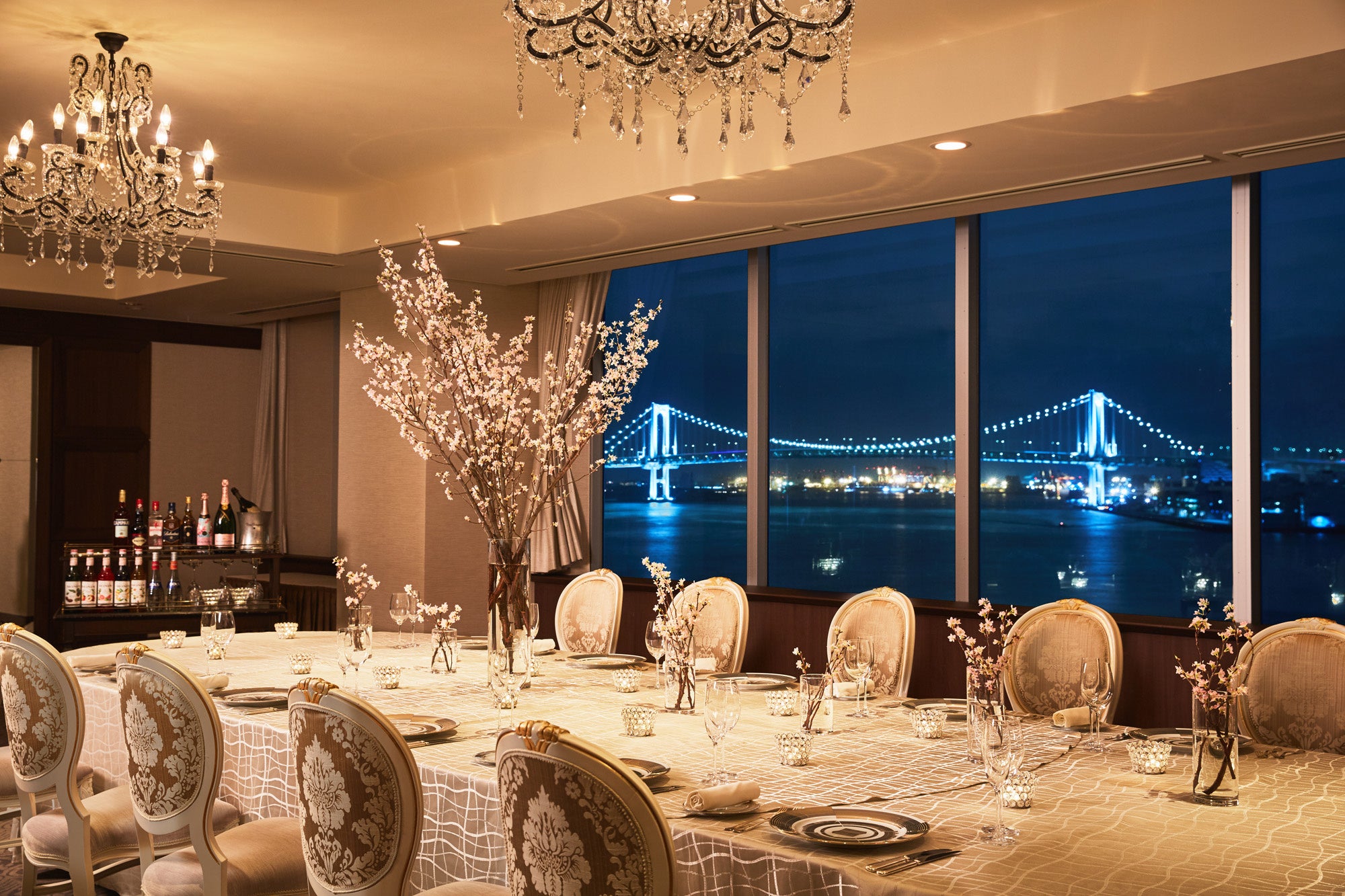 レインボーブリッジの夜景が一望できるマンハッタンの個室