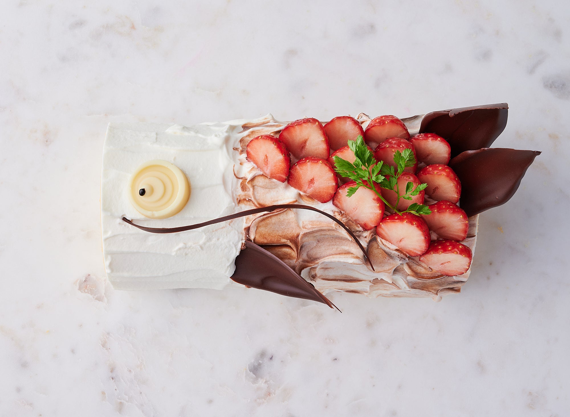 「鯉のぼり」をモチーフにしたロールケーキを用意