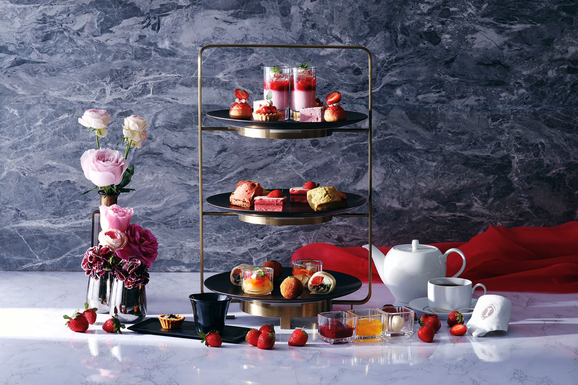 苺づくしのストロベリーアフタヌーンティー（ハドソンラウンジ）