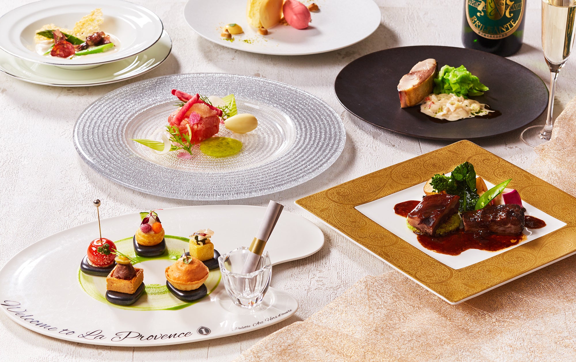 お花のギフトと旬の食材を使ったお料理やアフタヌーンティーとともに、感謝の気持ちを贈るプランを販売