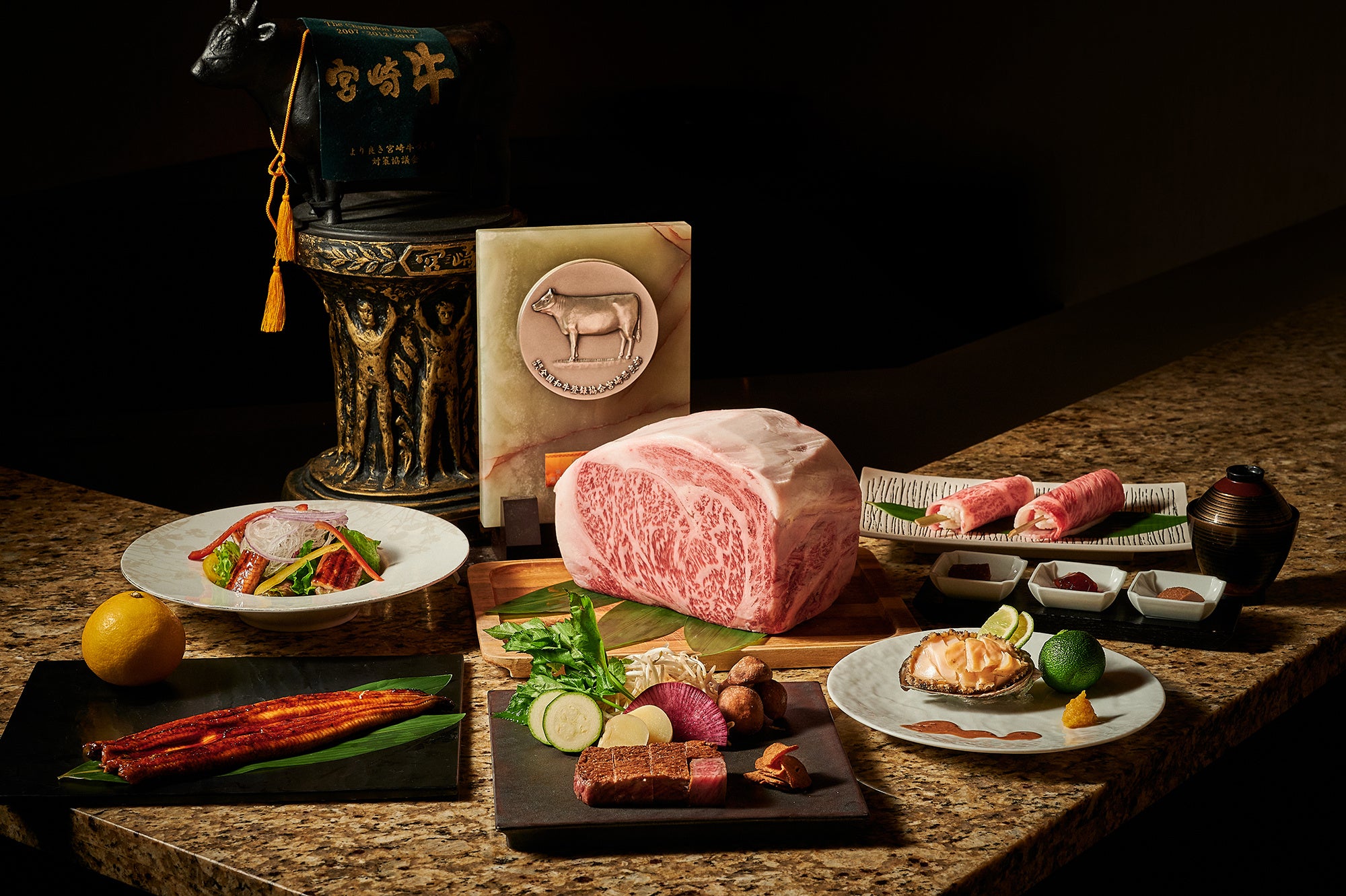 宮崎県「壱岐ファーム」より直送の宮崎牛を、料理長特選の宮崎の地の食材とともにご堪能いただけるコースを提供