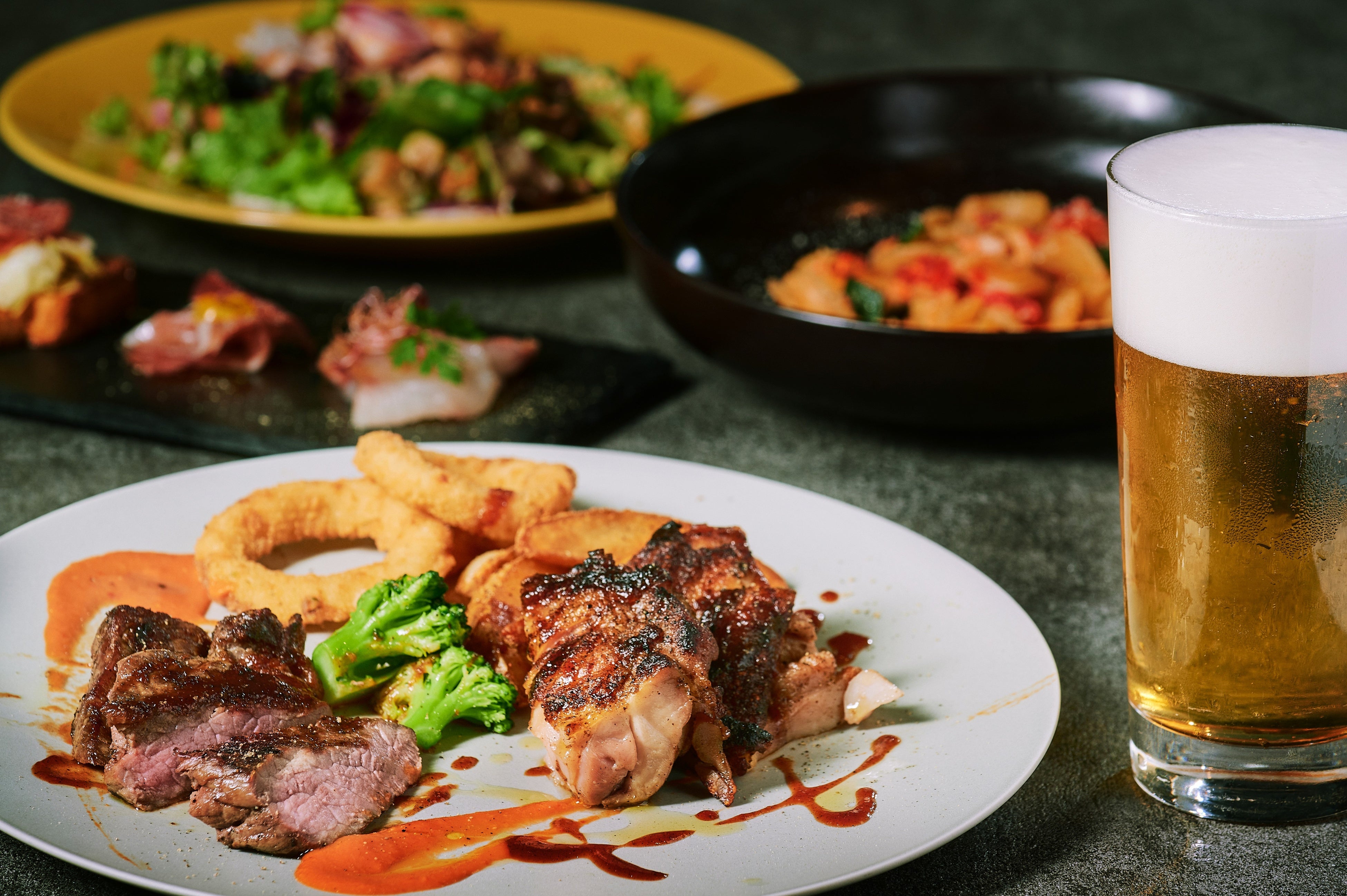 ¥10,000プランのメイン「アンガスサーロイン＆スパーシーチキン」イメージ