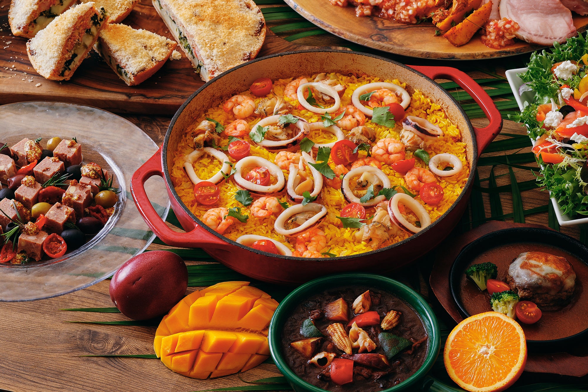 バーベキューを盛り上げるシーフードのパエリア