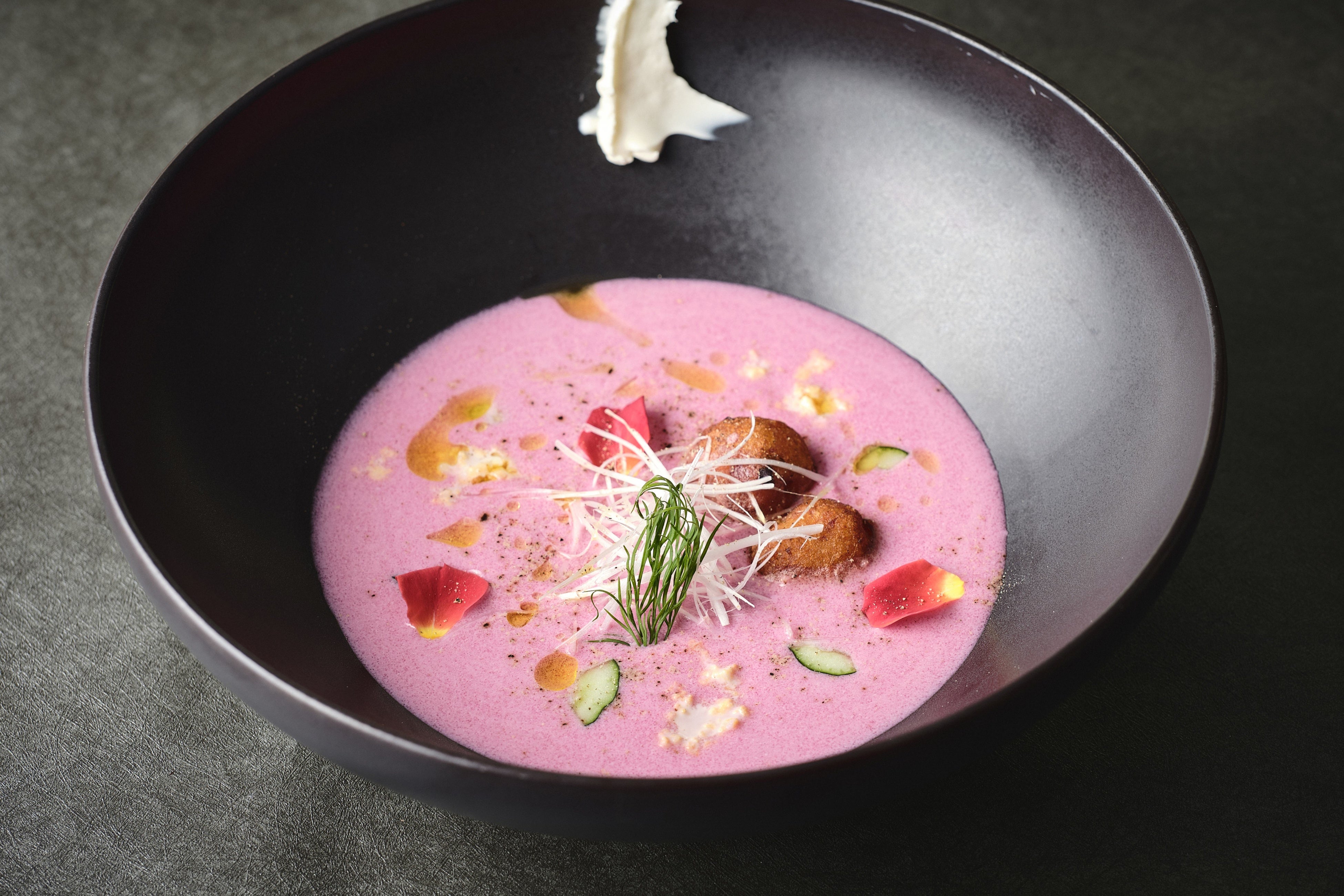 シャルティバルシチェイ（ビーツの冷製スープ）¥2,200