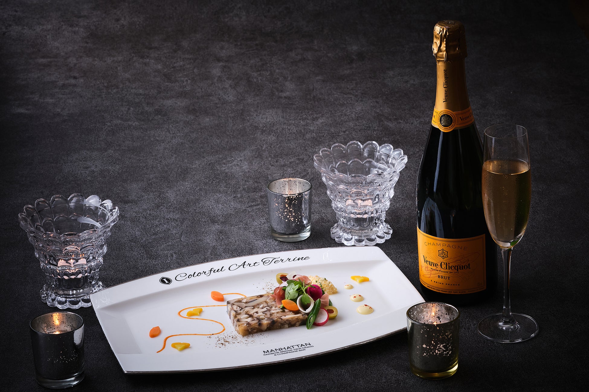 コースはカラフルなテリーヌと乾杯酒にヴーヴ・クリコでスタート