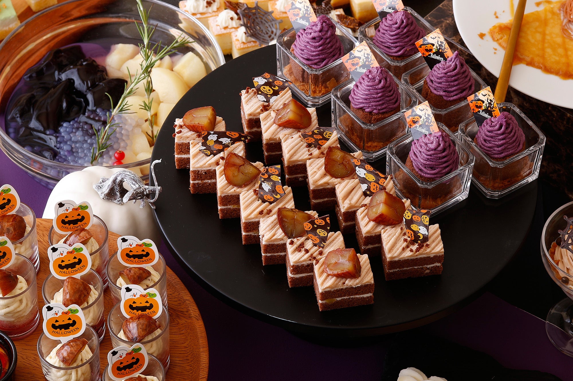 紫芋、洋栗、和栗を使ったモンブランをラインナップ