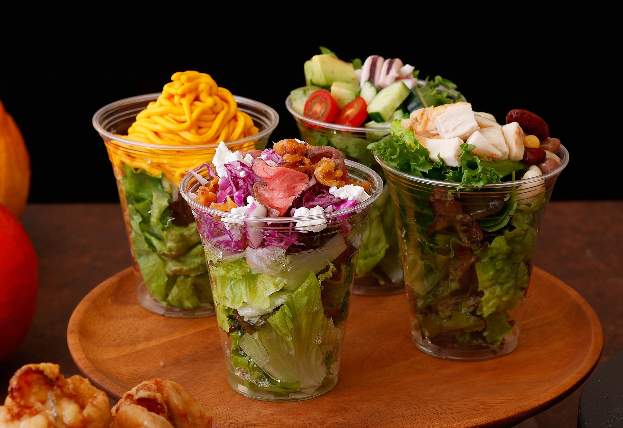 彩り豊かなシャカシャカサラダを提供