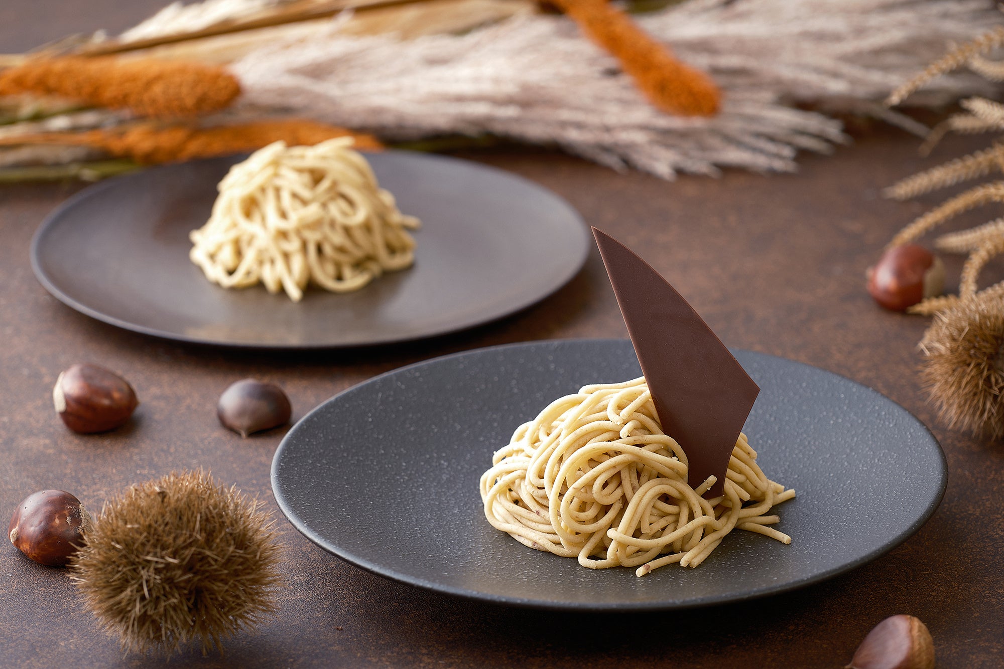 別皿でしぼりたての和栗のモンブランを用意