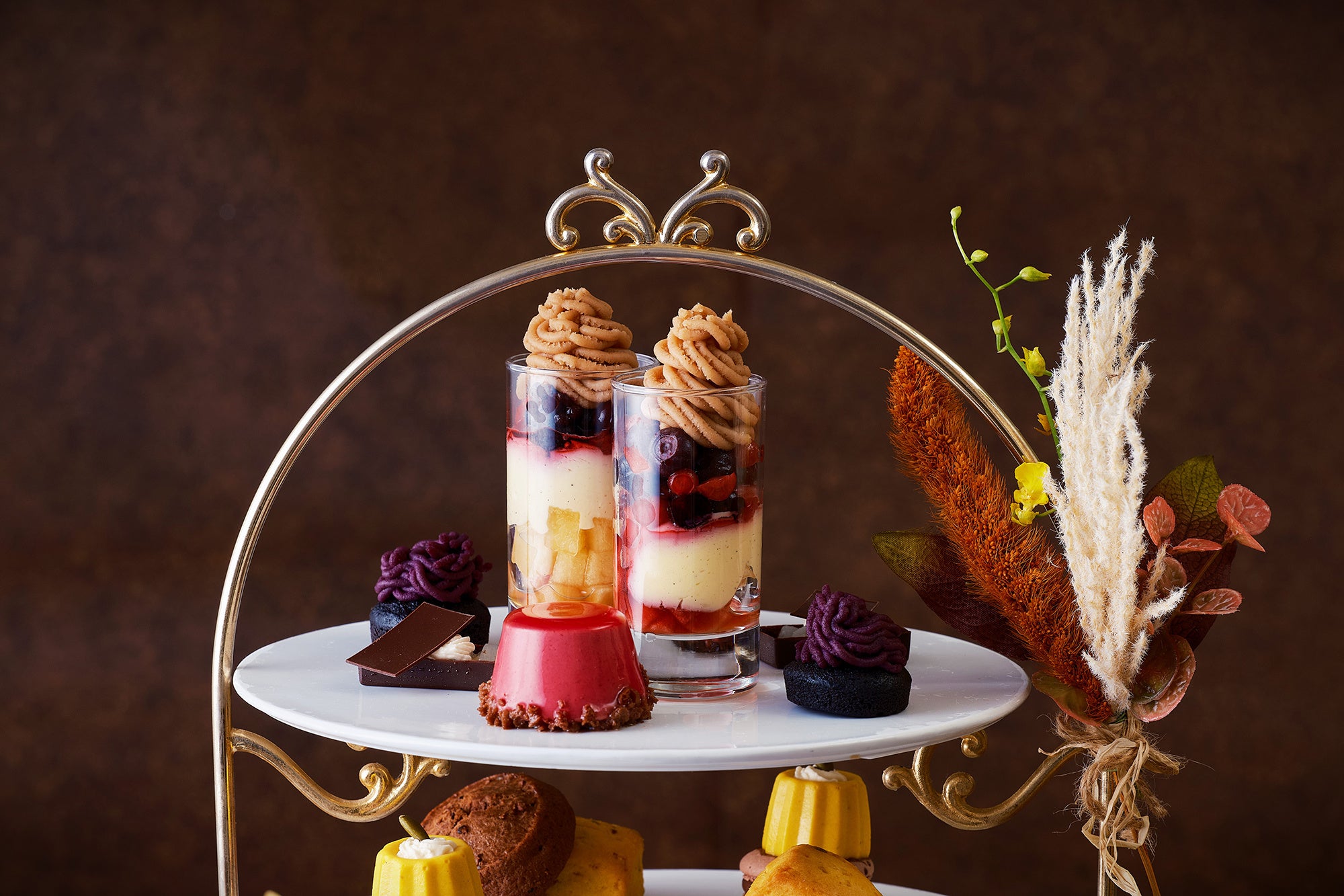 スイーツは洋栗、紫芋、洋梨、りんごなど秋の味覚をアレンジ