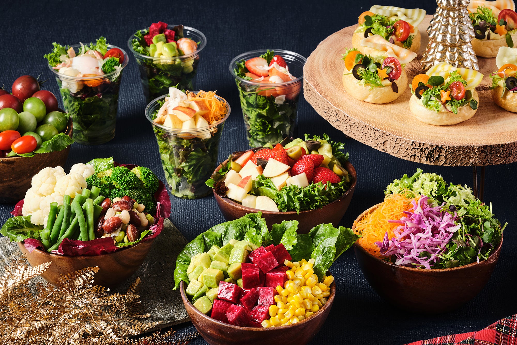 冬の野菜を使用した彩り豊かなサラダを用意