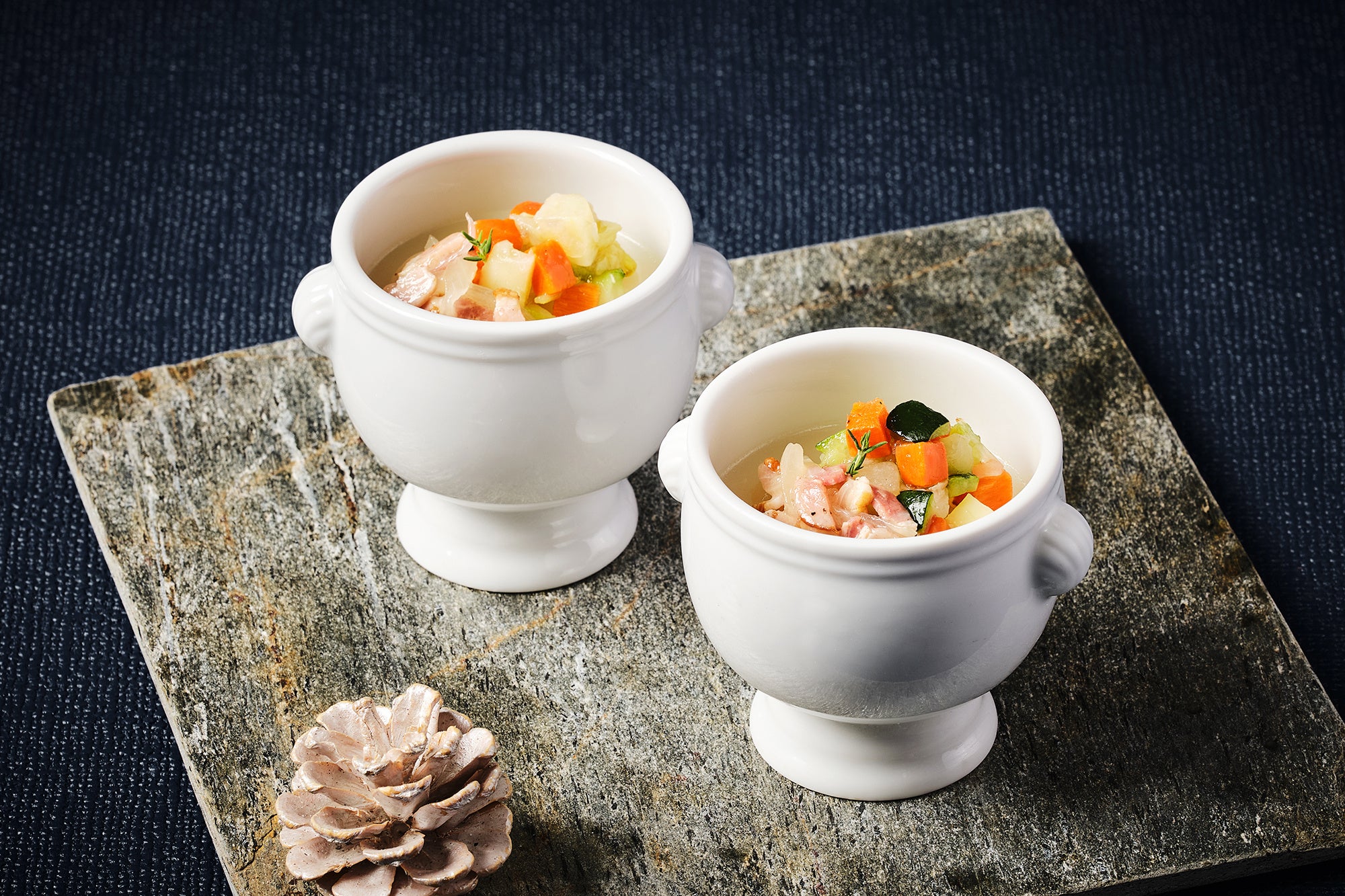 おもてなしの一品、ファーストディッシュのスープ