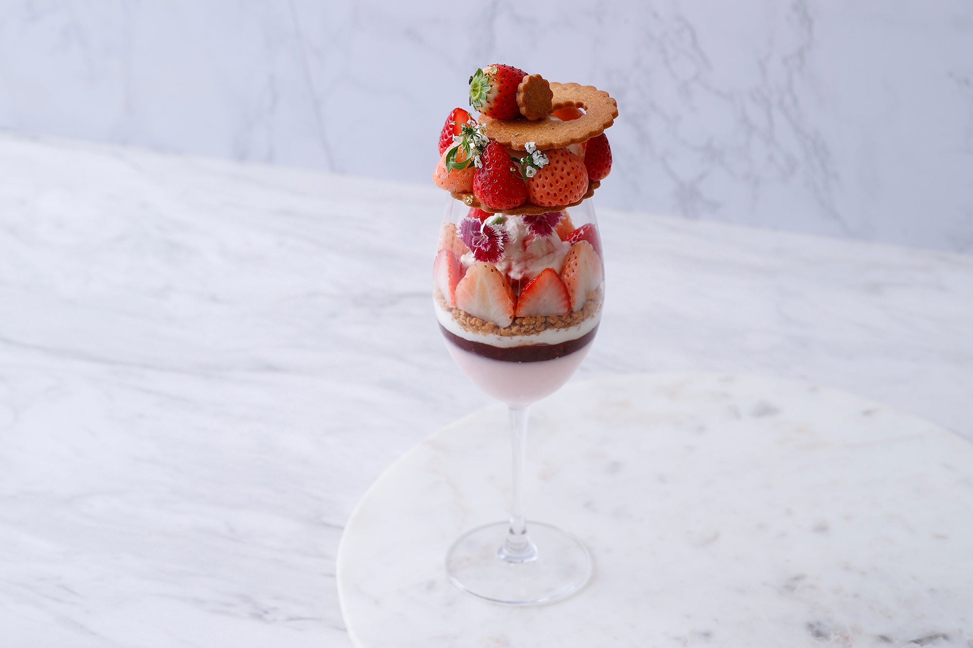 白いちごとあまおうのパフェ