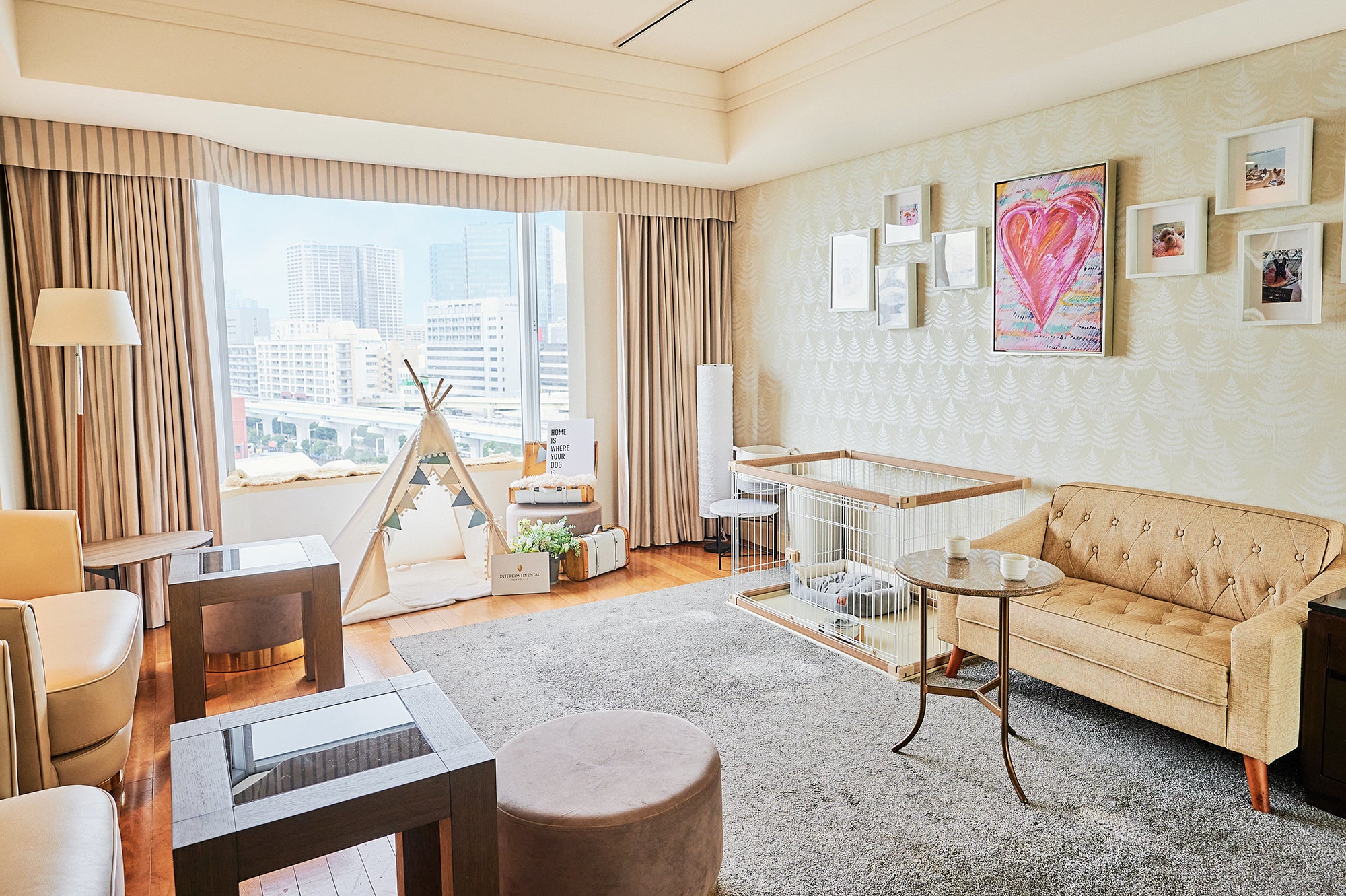 ドッグフレンドリーラウンジではわんちゃんのおやつの他、ご宿泊様用にドリンク・スナックサービスをご用意