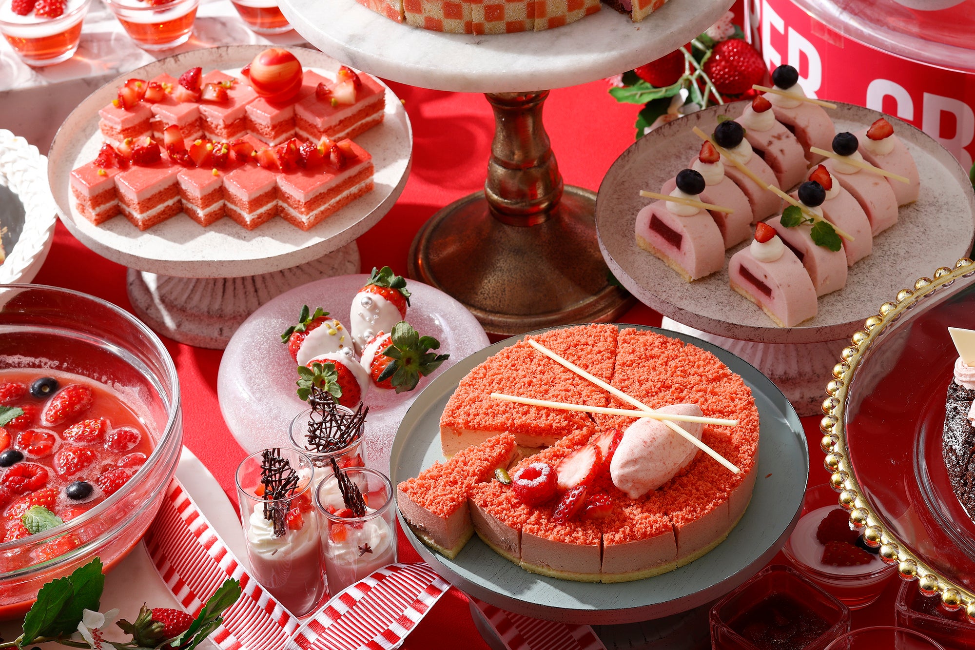 目で見て楽しく、食べて美味しい！フォトジェニックなスイーツをご用意