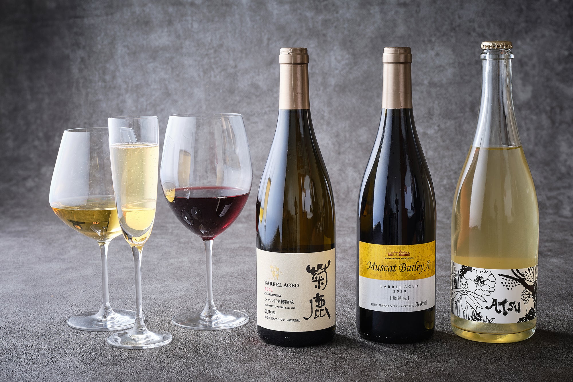 熊本ワインファームのスパークリングワイン、赤白ワインも用意