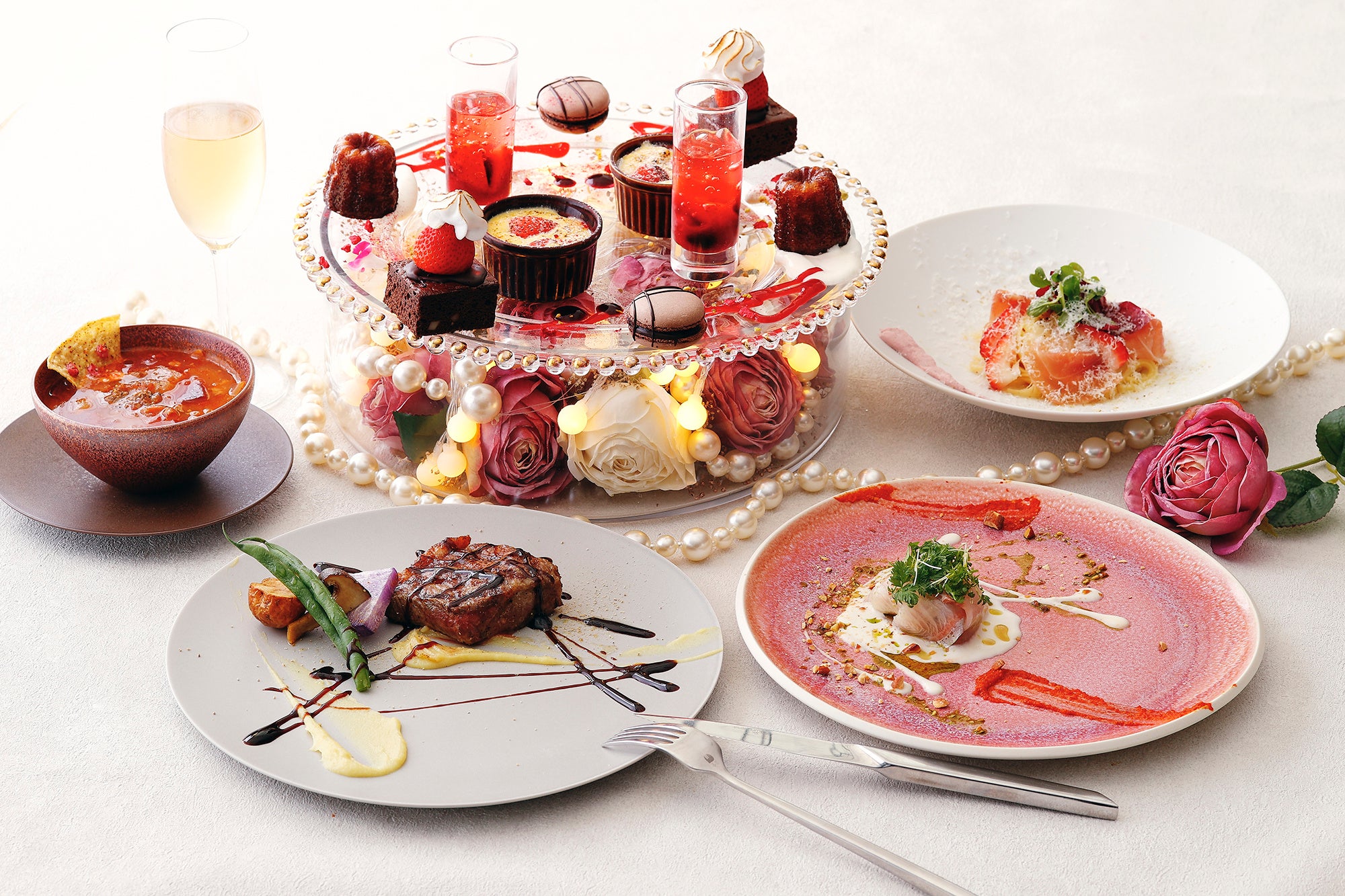 気品あふれるジュエリーアートデザートプレートが目を引くバレンタイン限定コースが登場