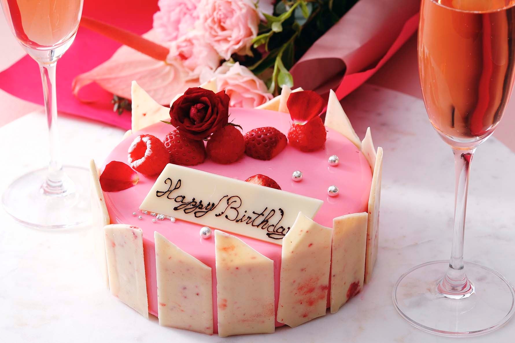 パーティーシーンにおすすめな スペシャルアニバーサリーケーキ（イメージ）