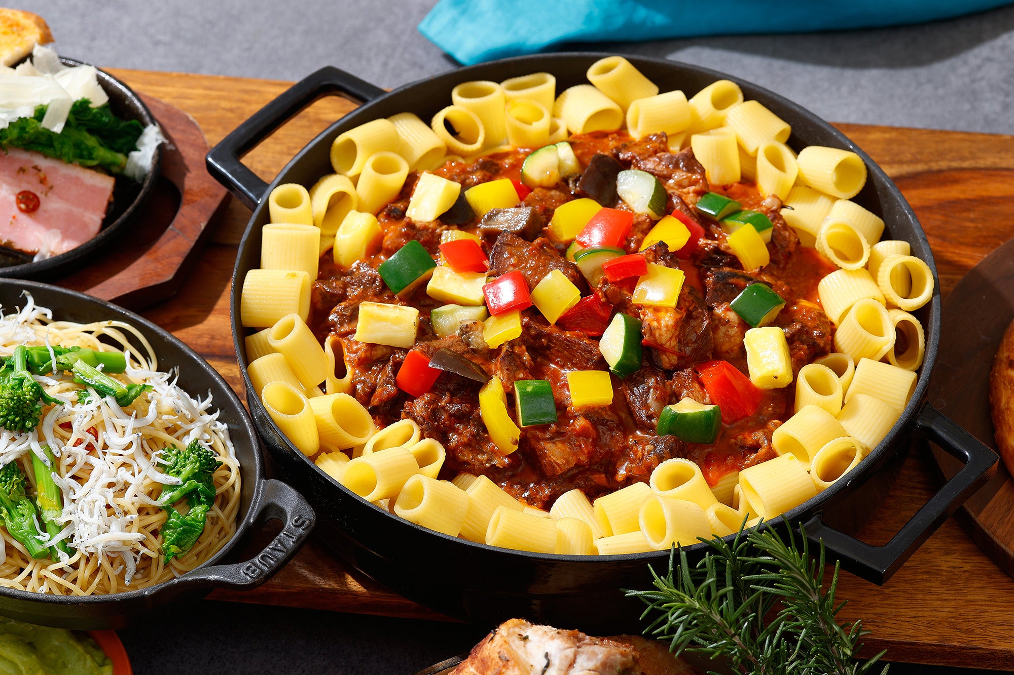 イタリアで40以上のミシュラン・スターシェフが 愛用しているFelicetti社のパスタを使用した メッツェマニケとビーフのラグー