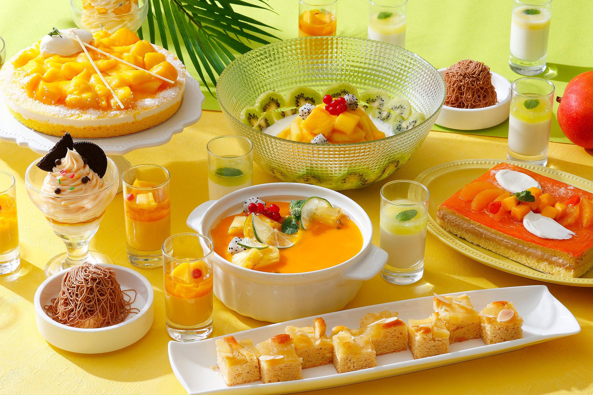 瑞々しいメロンの杏仁豆腐や、マンゴースイーツ、シェフ特製パイナップルケーキなど、 アジアングルメと相性の良いスイーツの数々