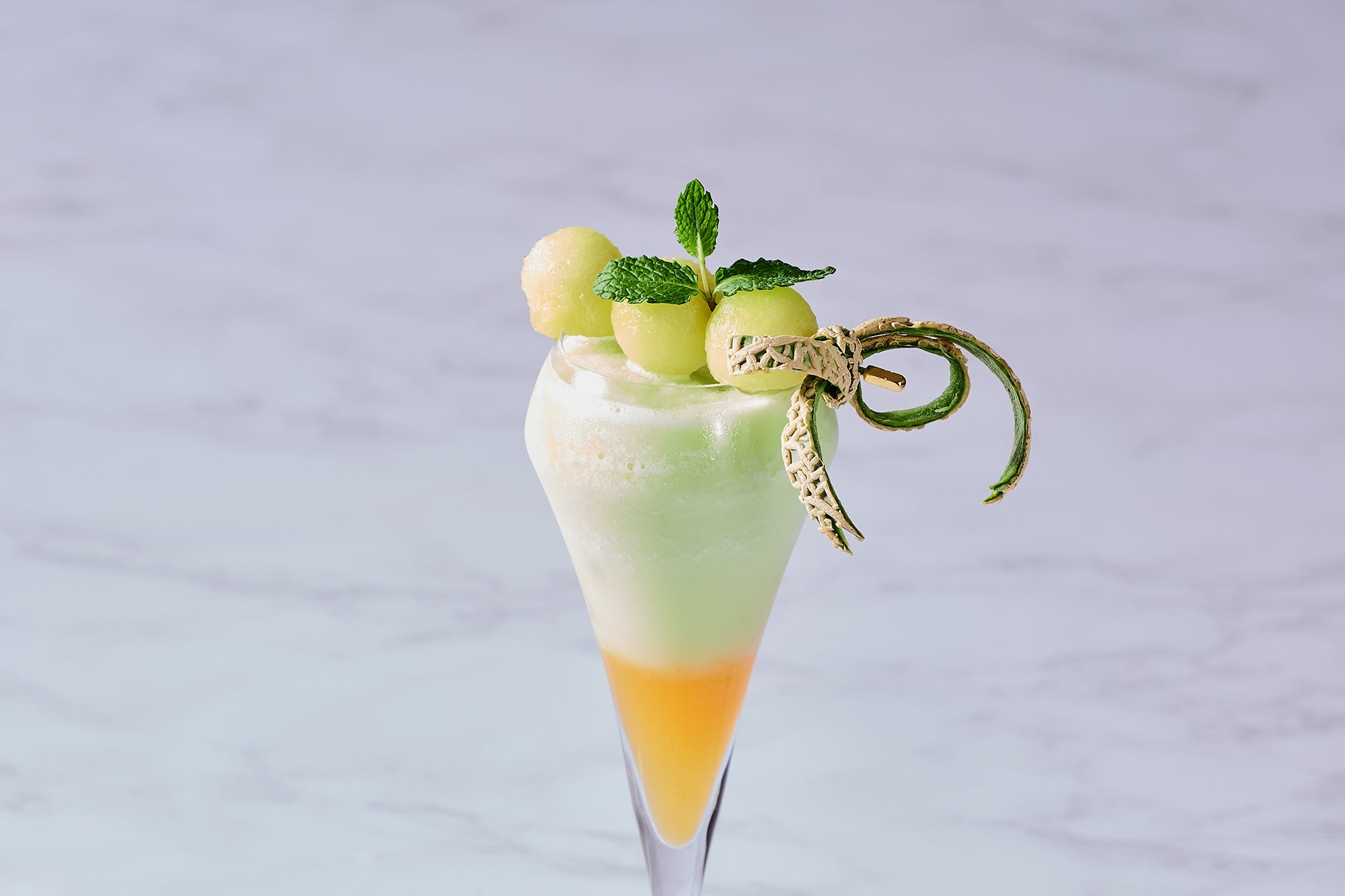 涼やかなバイカラーのモクテルは食後のデザートにおすすめ