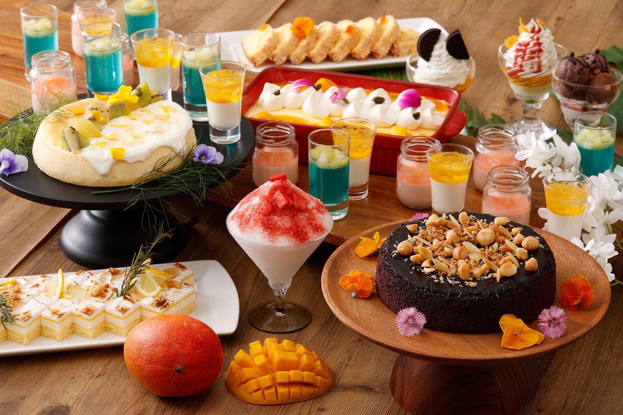 トロピカルフルーツをアレンジしたスイーツをラインナップ