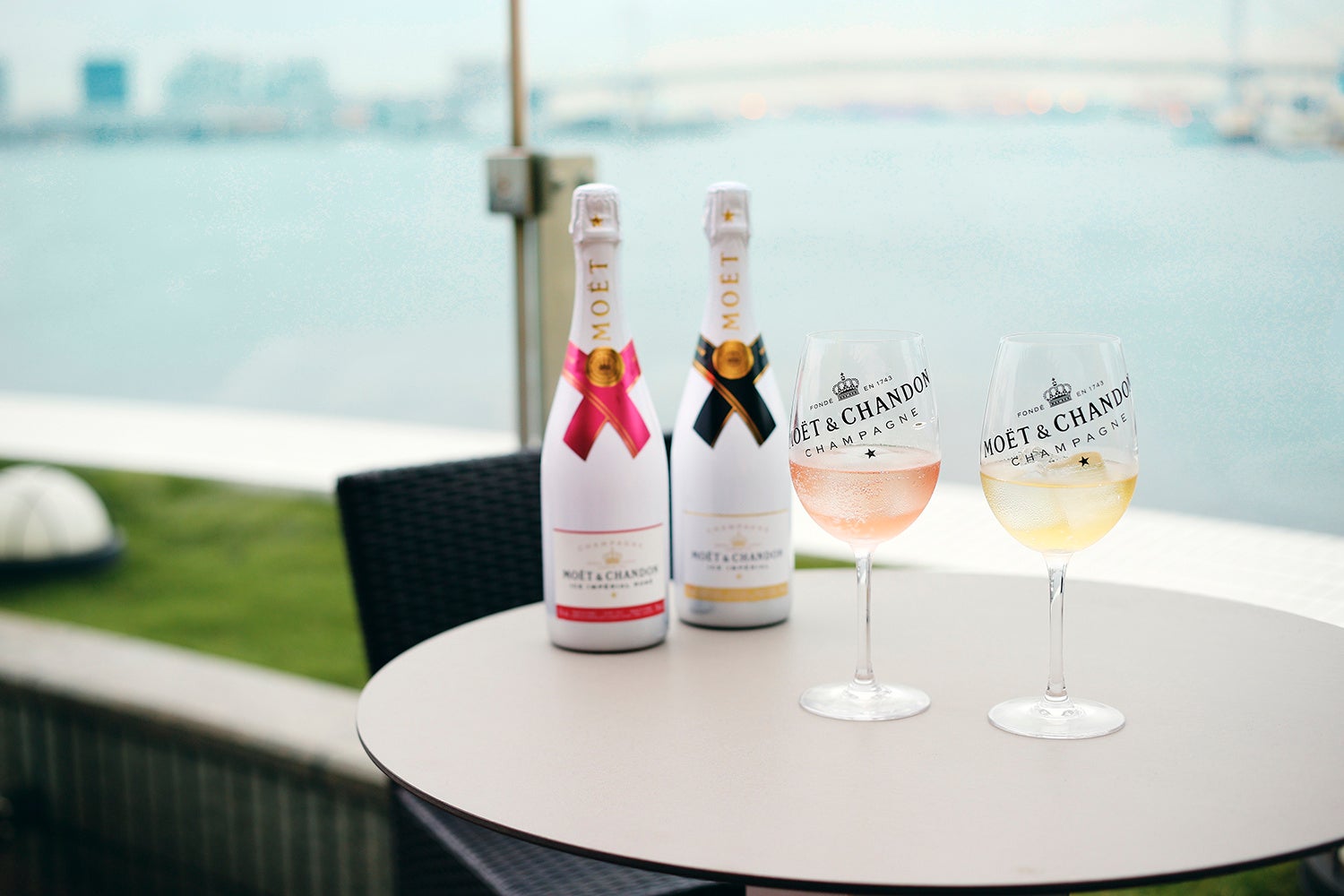 テラスで過ごすひとときにおすすめの追加オーダー「モエ・エ・シャンドン アイス アンぺリアル」