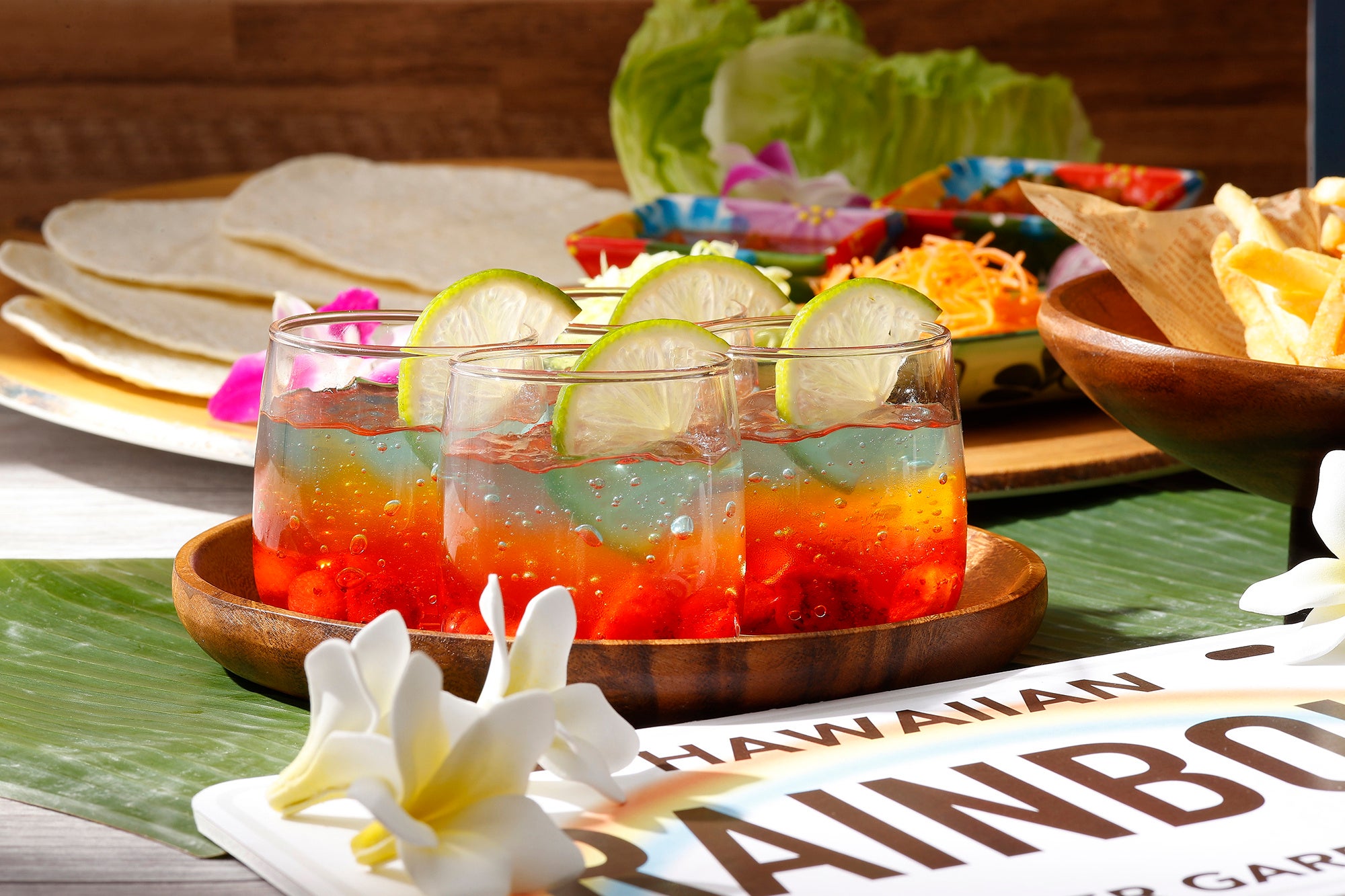 デザートはさっぱりとした味わいのレインボーゼリー