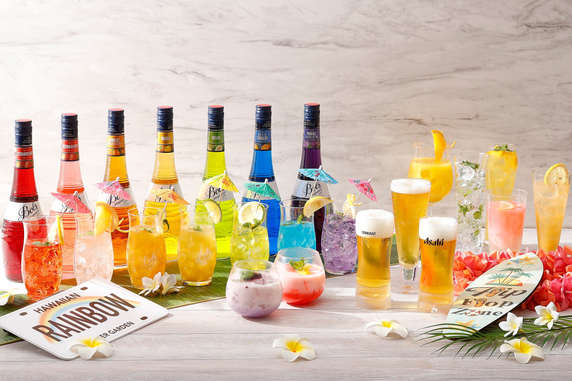 ビール、カクテル、ワインなど70種類以上のドリンクをフリーフローで楽しめる