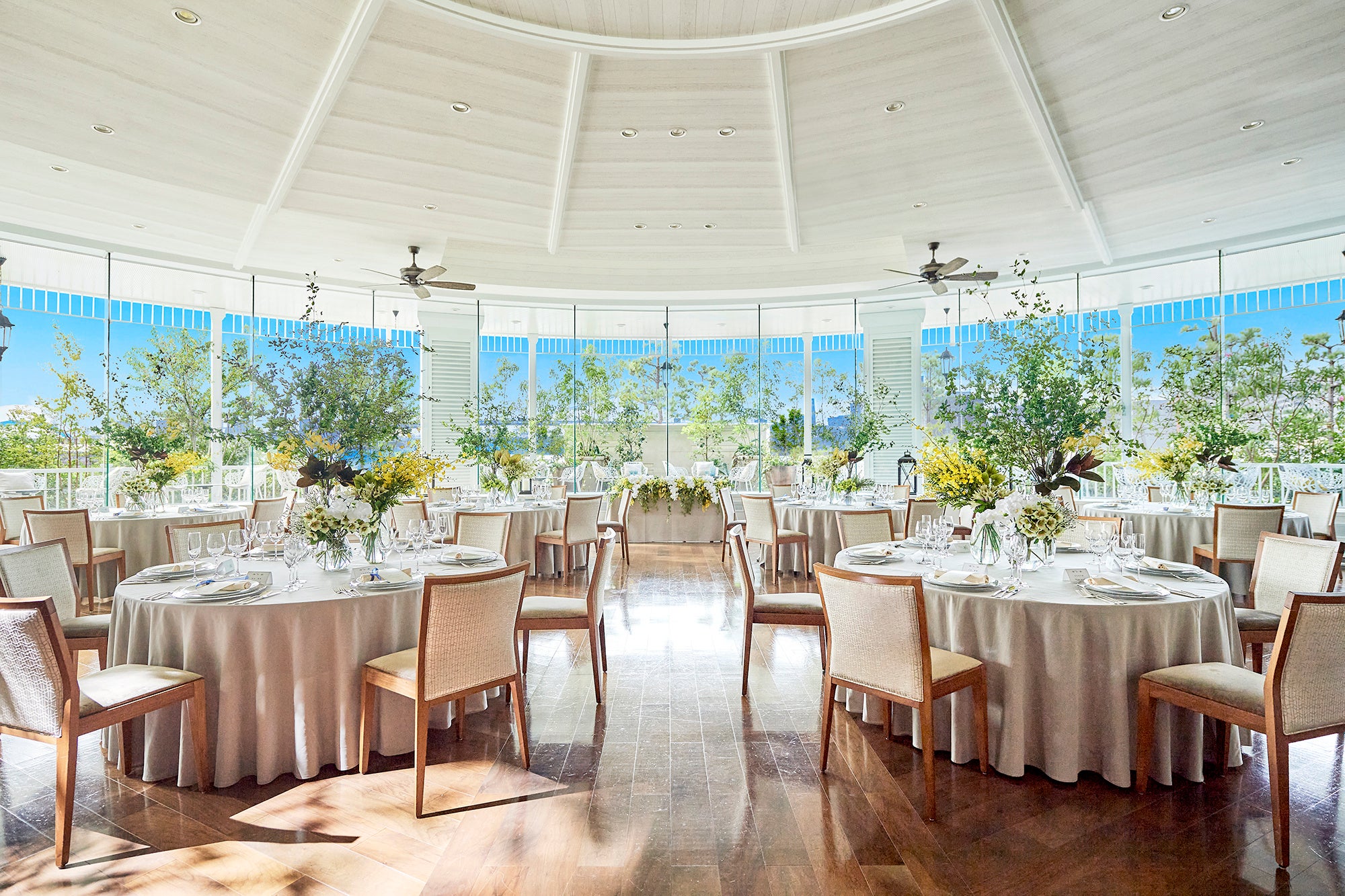 海辺のボートハウスをイメージしたオーシャンビューの会場にてクッキング体験