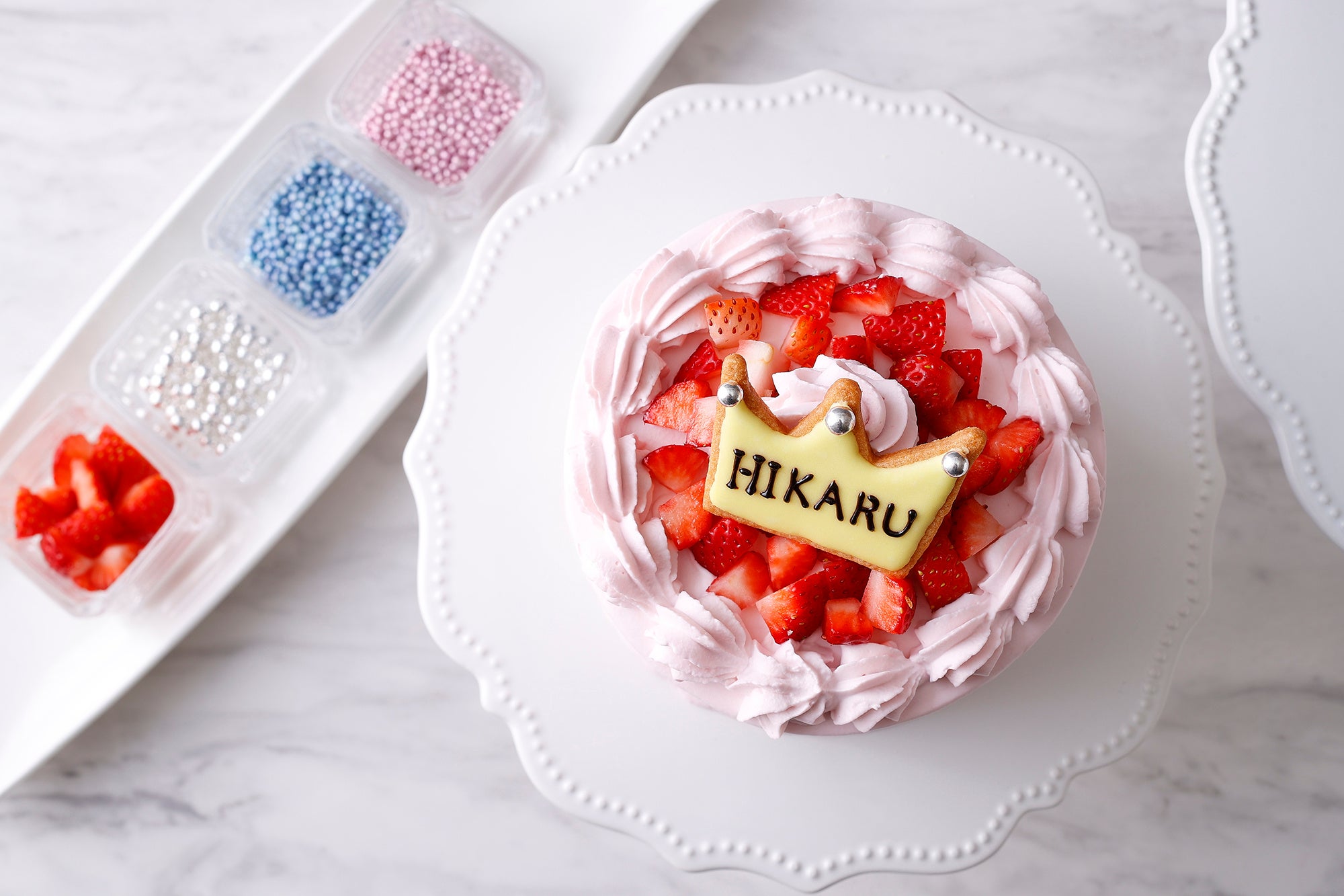 名前が入ったアイシングクッキーを飾って完成