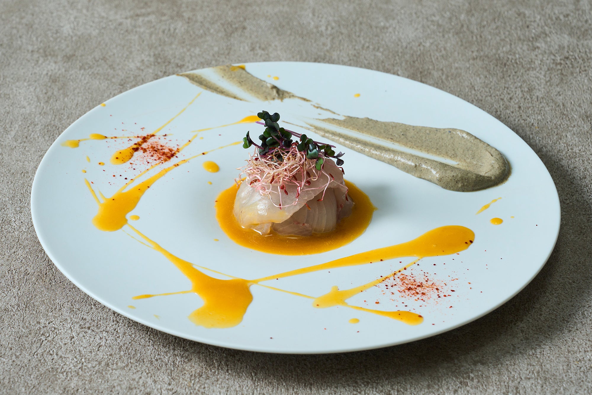 鹿児島県産カンパチのマリネ パッションフルーツとタマリンドのソース