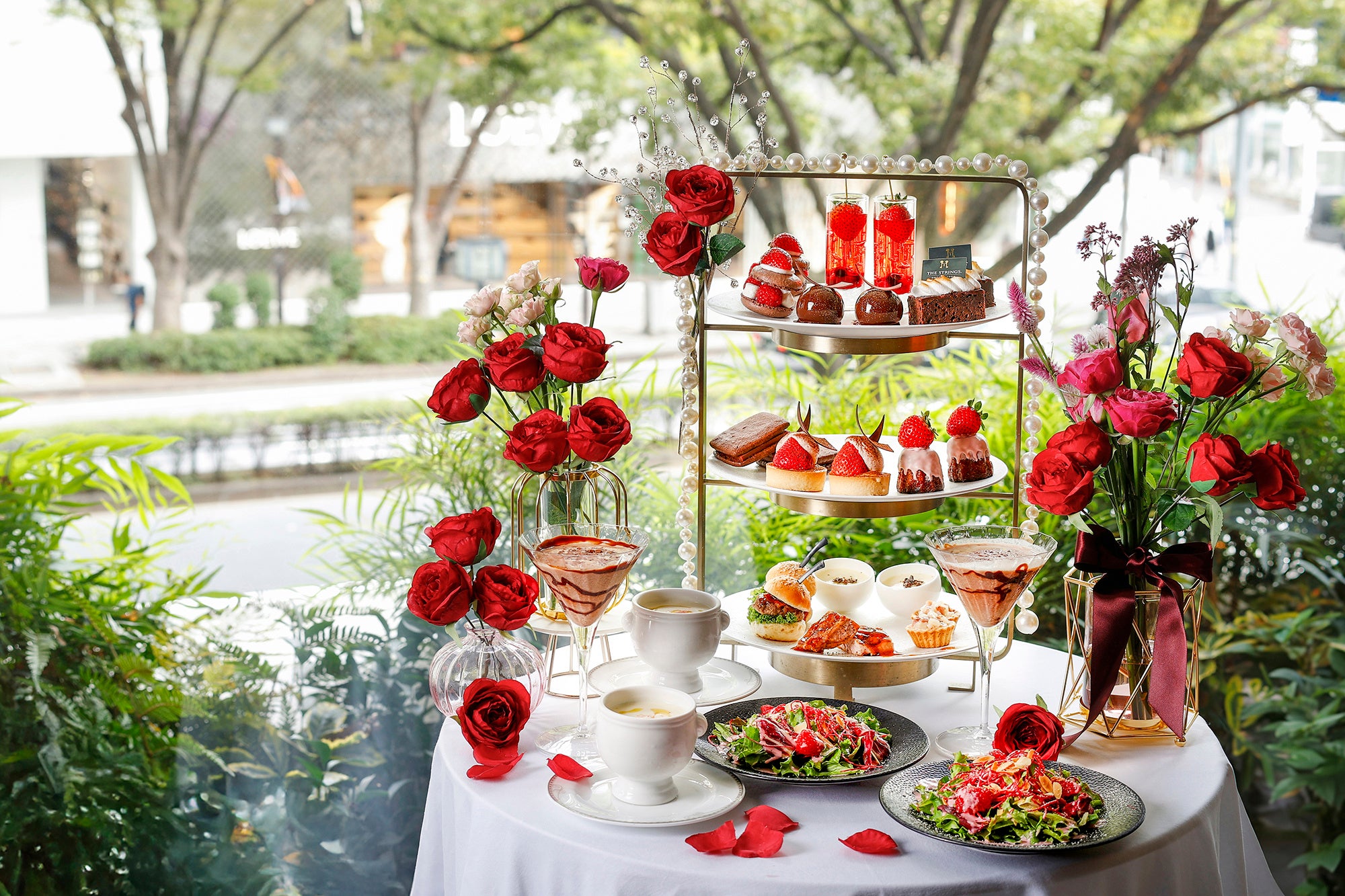 Red Luxe～ ストロベリー&ショコラ アフタヌーンティー』新登場 | 株式