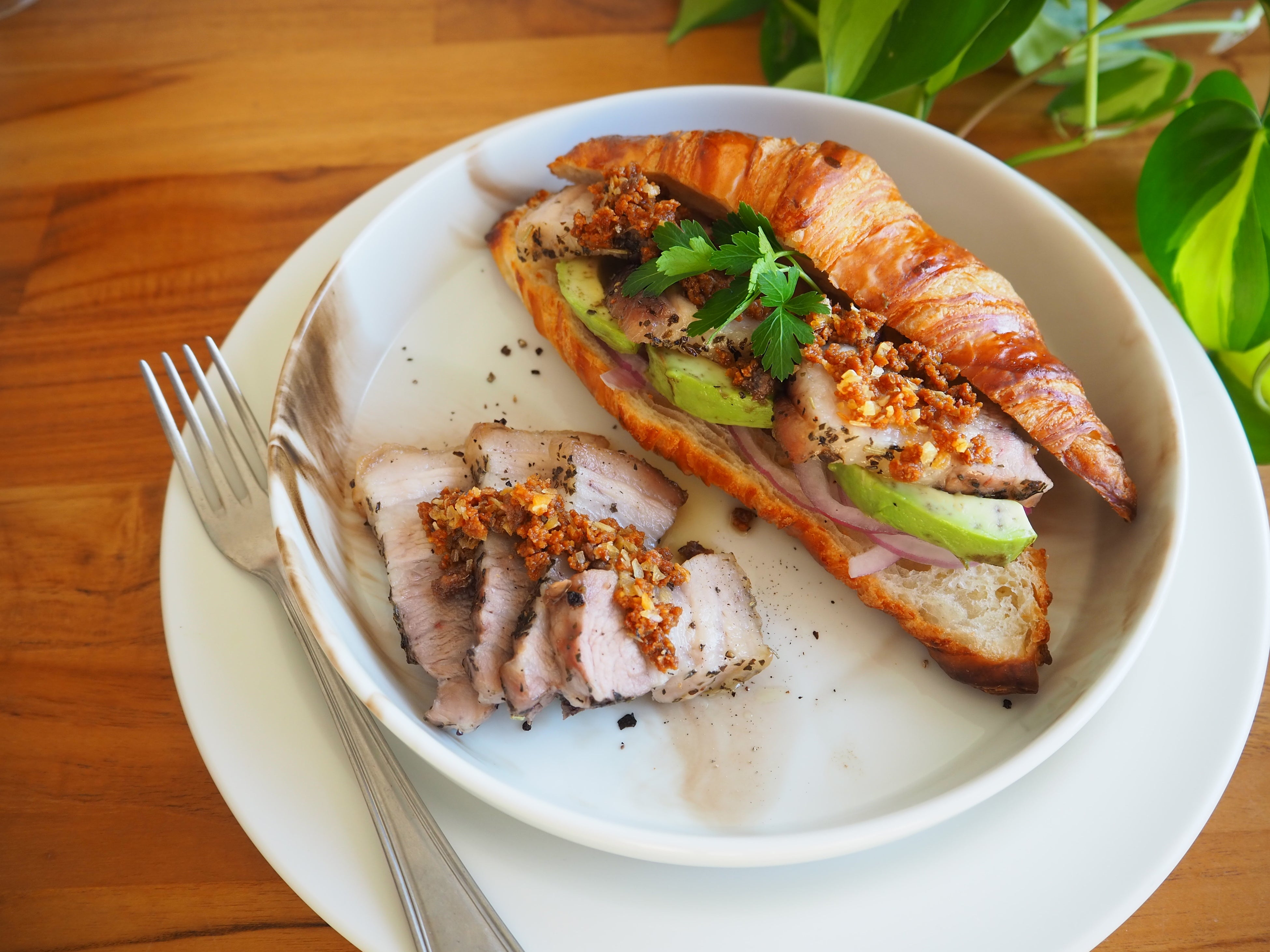 809MISO バーニャカウダ風ソース×ローストポークのクロワッサンサンド