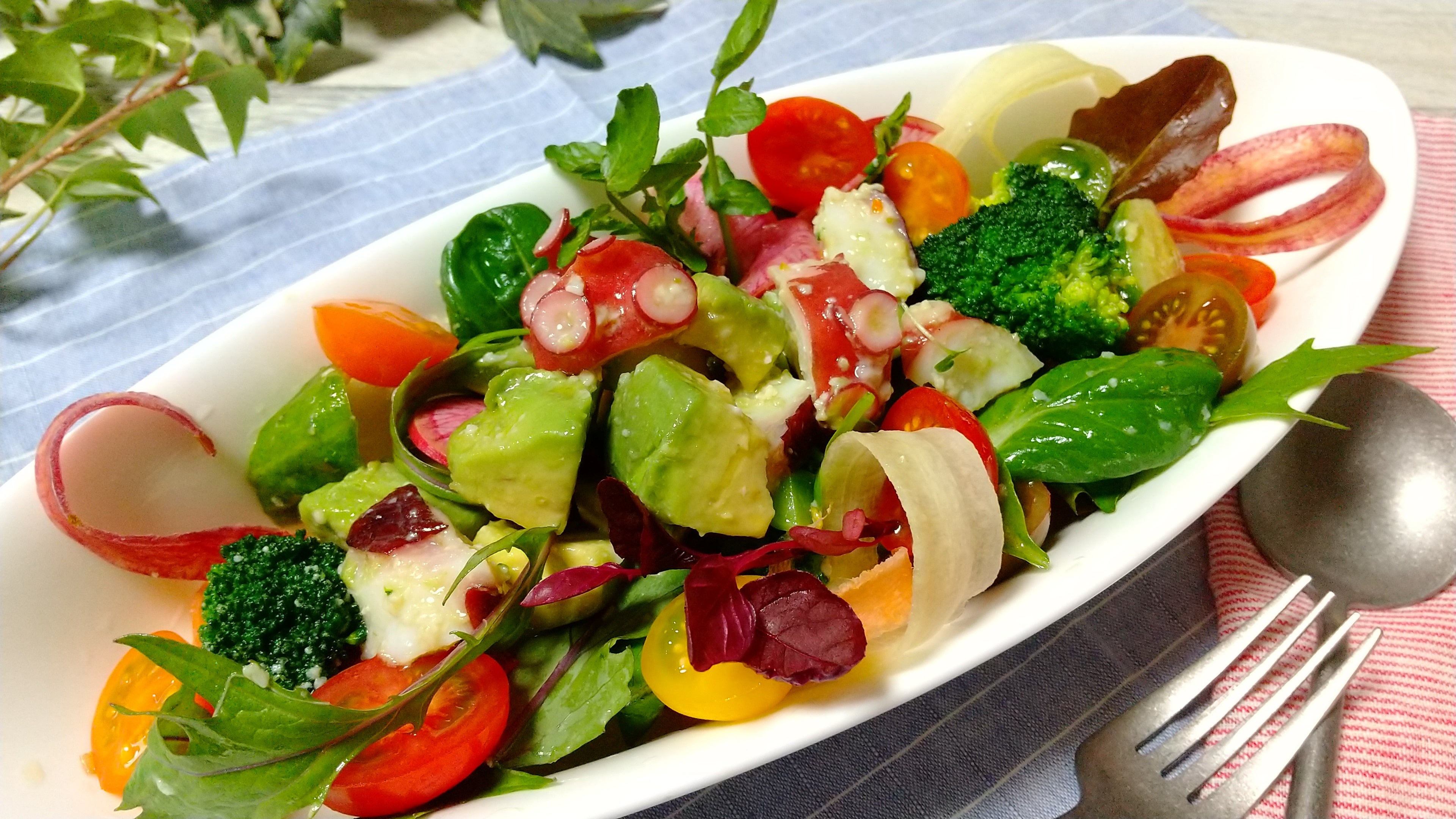 塩糀うまみプラス×タコとアボガドと野菜の塩糀サラダ