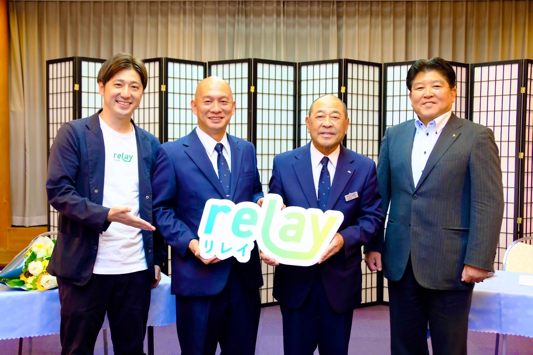 左から ライトライト代表取締役・齋藤、和田さん、松井さん、えびの市・村岡市長