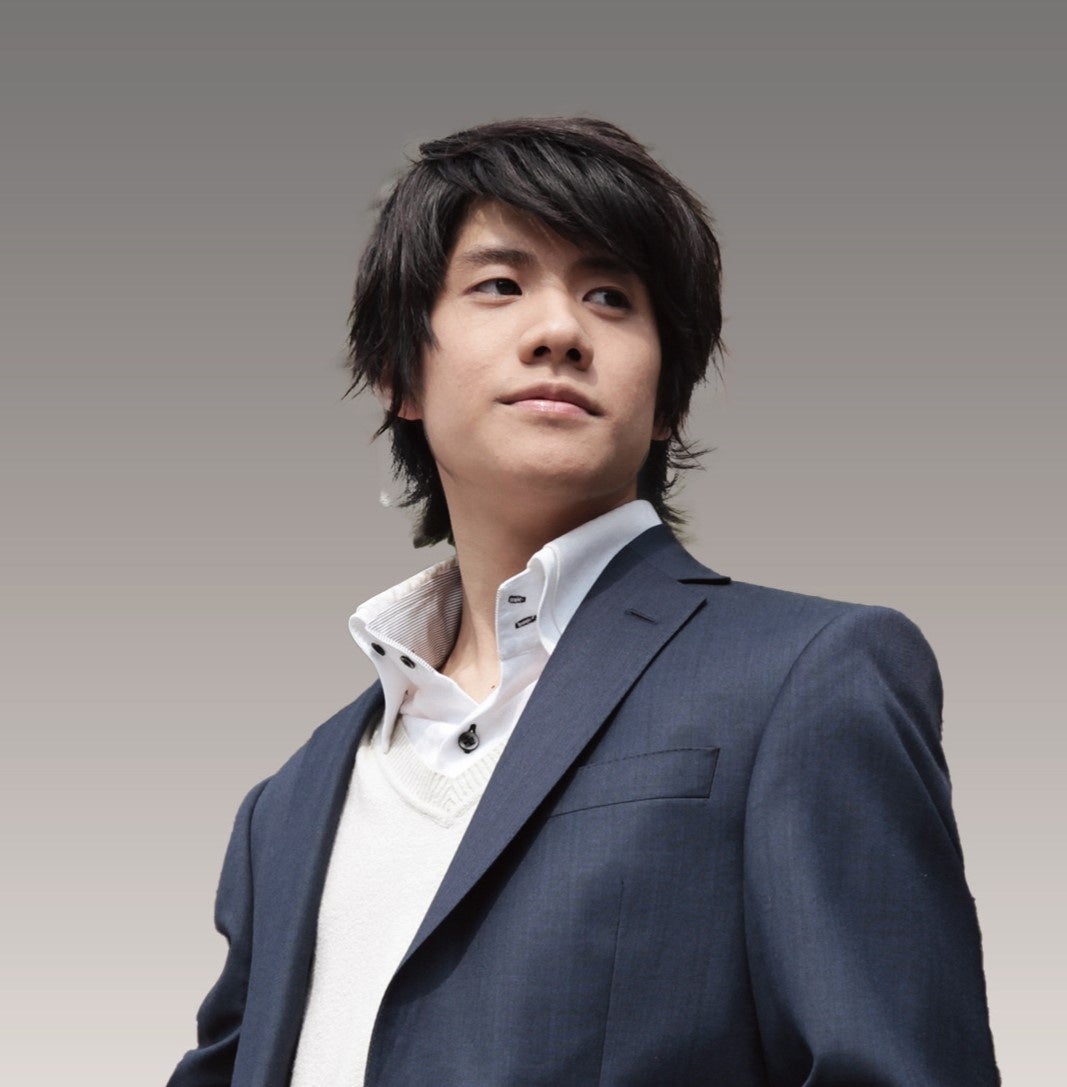 伊藤悠貴（奇跡のチェロ・アンサンブル）(C)Charlotte Fielding