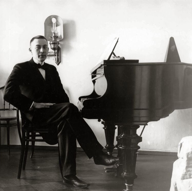 作曲家セルゲイ・ラフマニノフ(1873-1943)