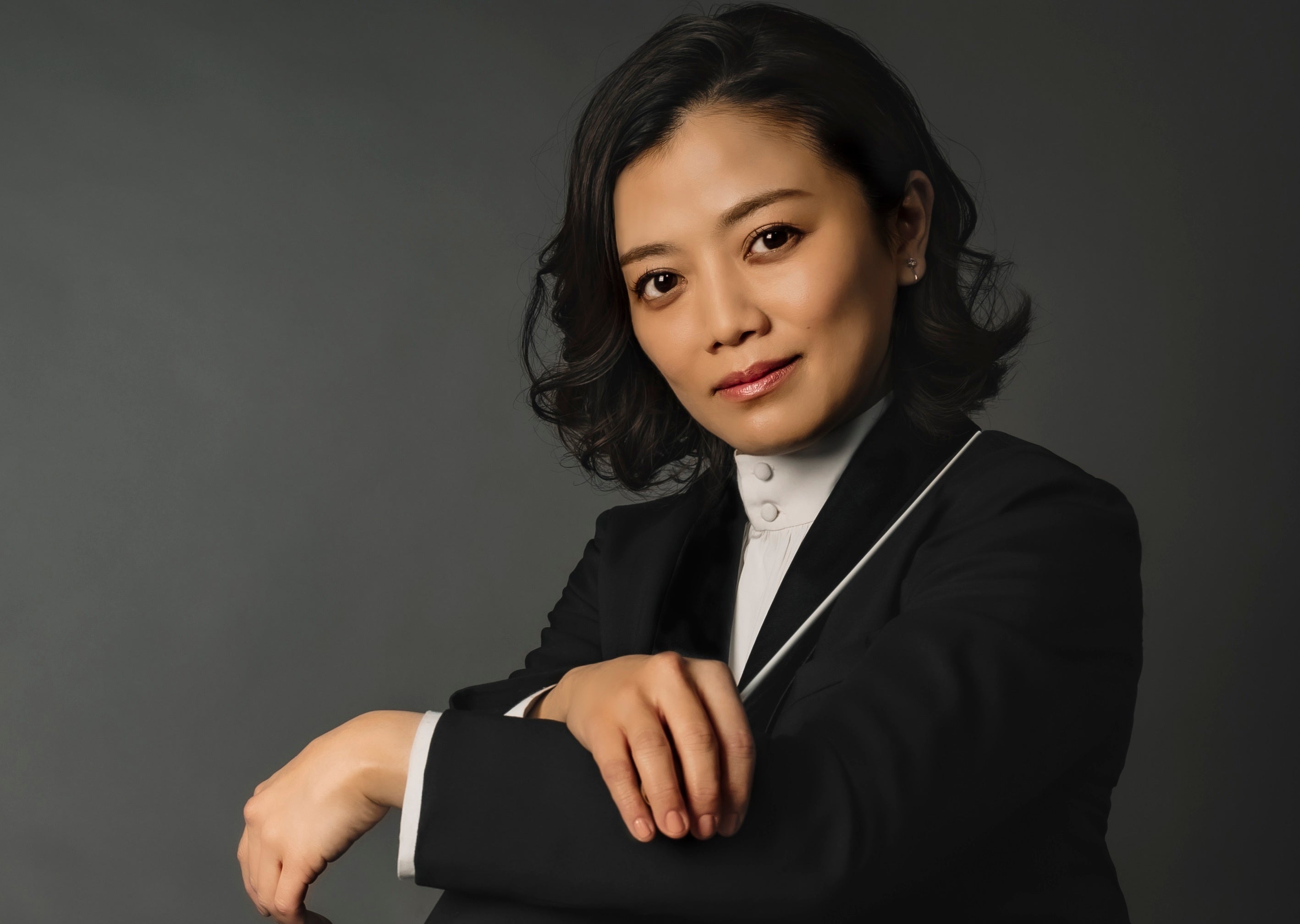 指揮　三ツ橋敬子　(C)Earl Ross