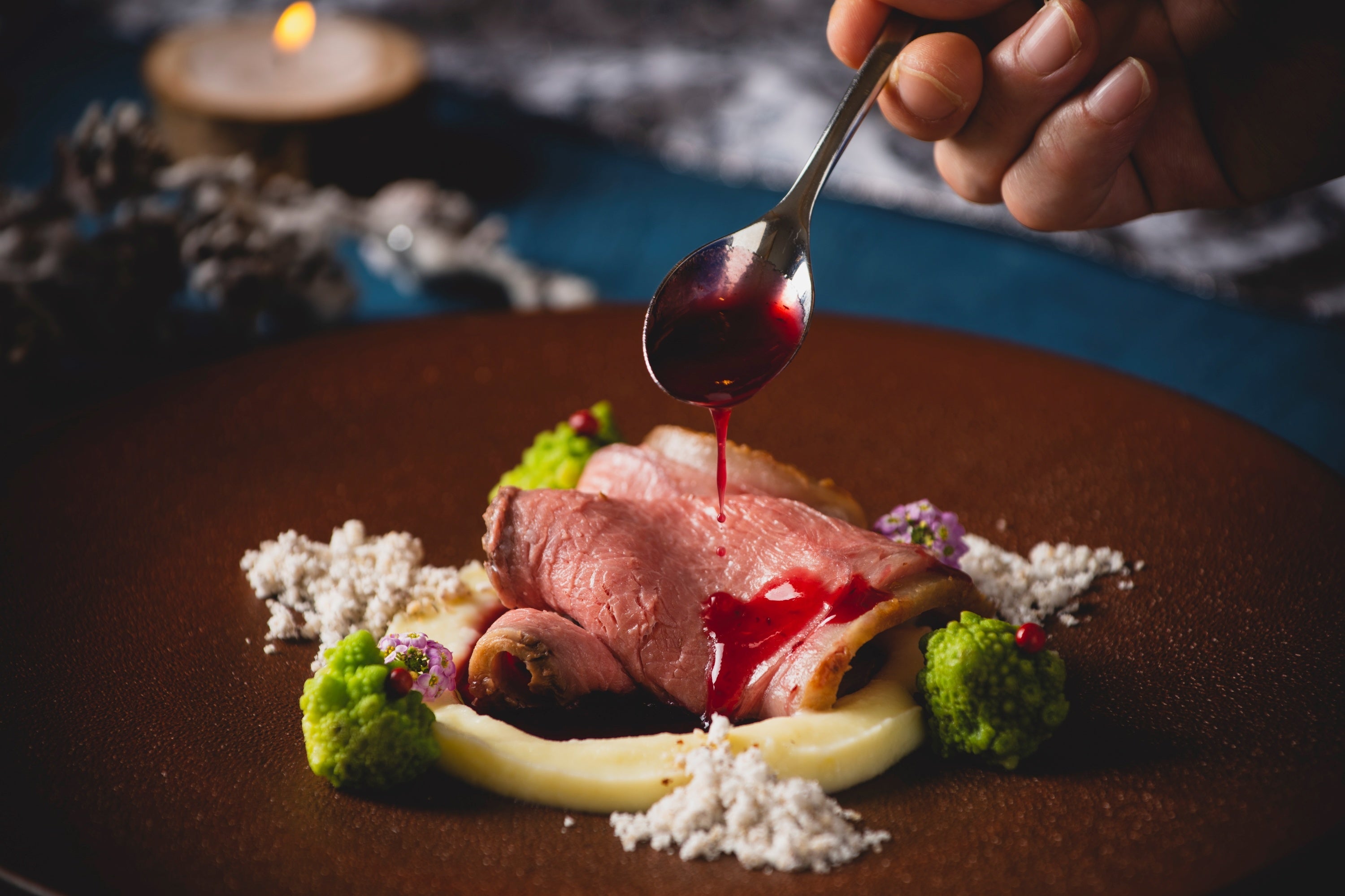 シェフ特製ローストビーフ　トリュフとヘーゼルナッツのパウダー