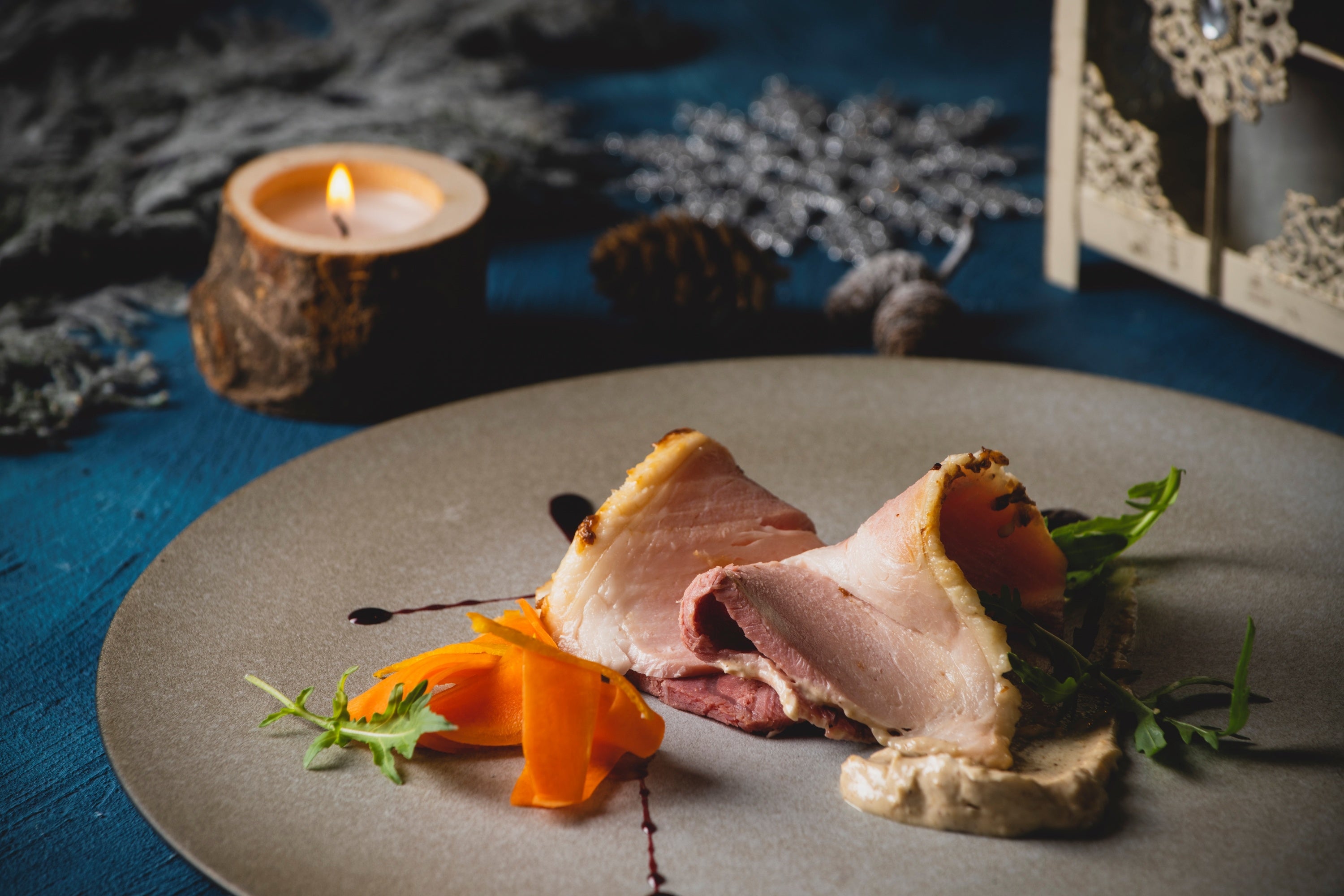 沖縄県産あぐー豚のローストハム　ポルチーニ茸のシャンティ