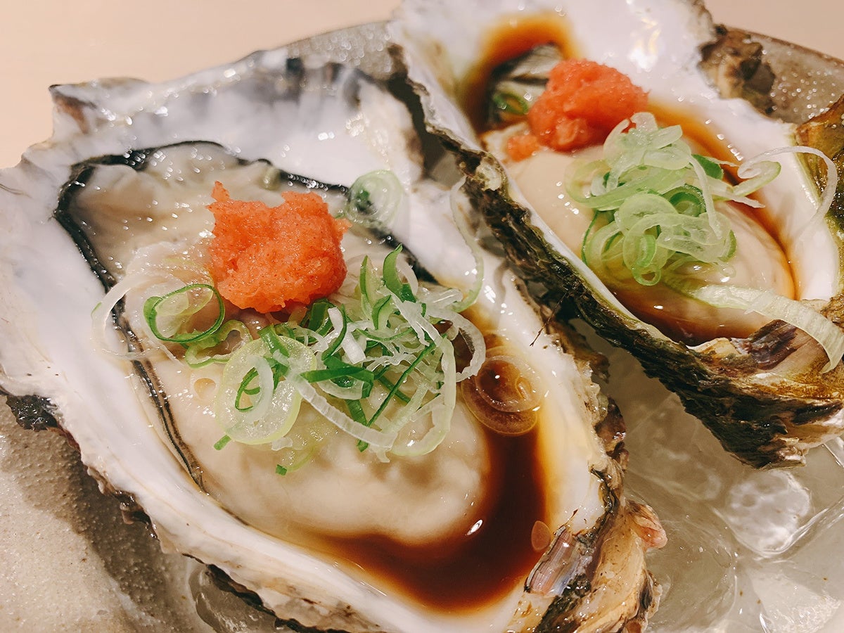 大ぶりの「生牡蠣ポン酢」