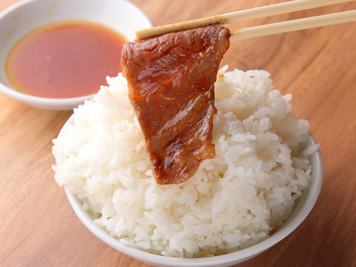 カルビを白飯にバウンド