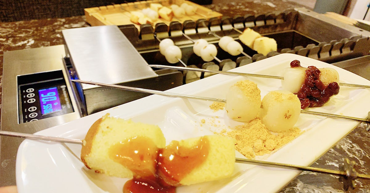 くるくる回って自動で焼き上げるお団子食べ放題