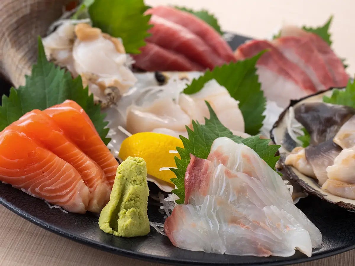 【UMI】函館朝市直送便 本⽇の鮮⿂お刺⾝盛り 2980円 （7点盛り）