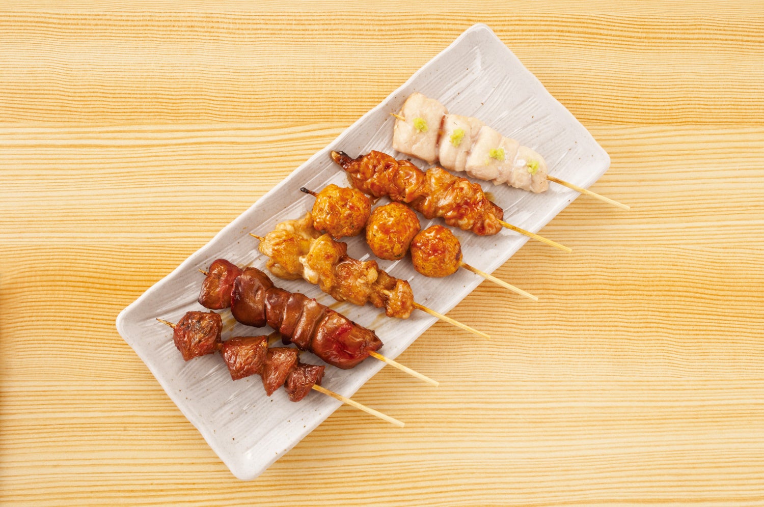 こだわりの炭火焼鳥が楽しめる「焼鳥盛合せ」