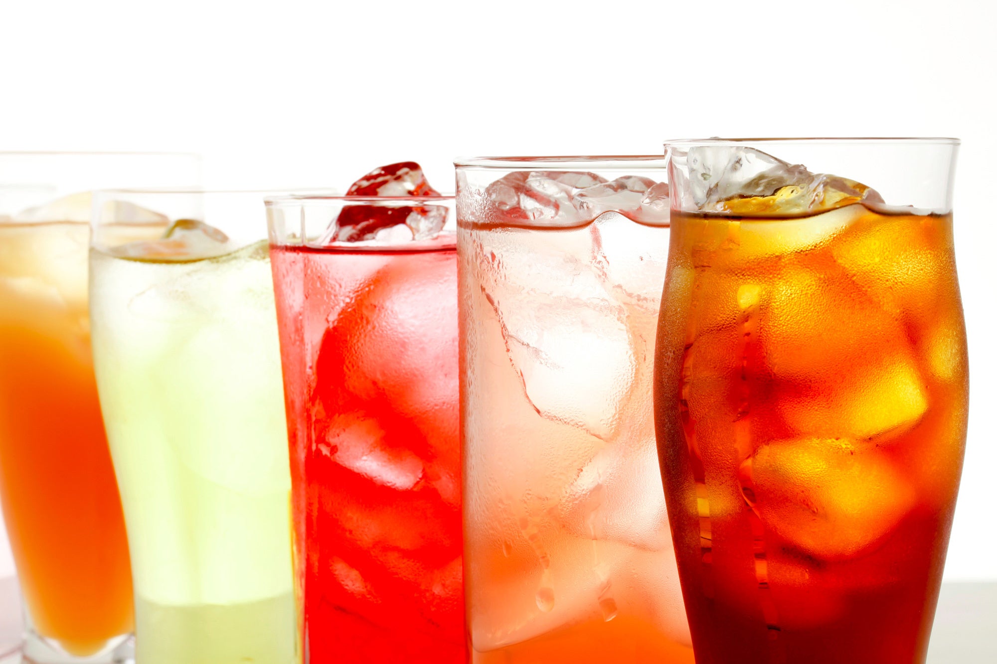 ソフトドリンクもコーラからマンゴージュース、ジャスミン茶など豊富なラインナップ