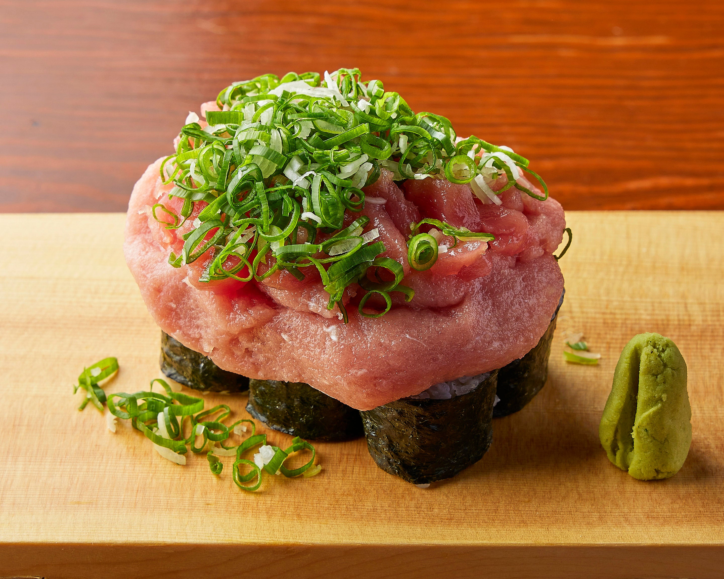 「びっくりネギトロ」とろける美味しさ。ネギトロ巻の上にたっぷりネギトロのせてます！