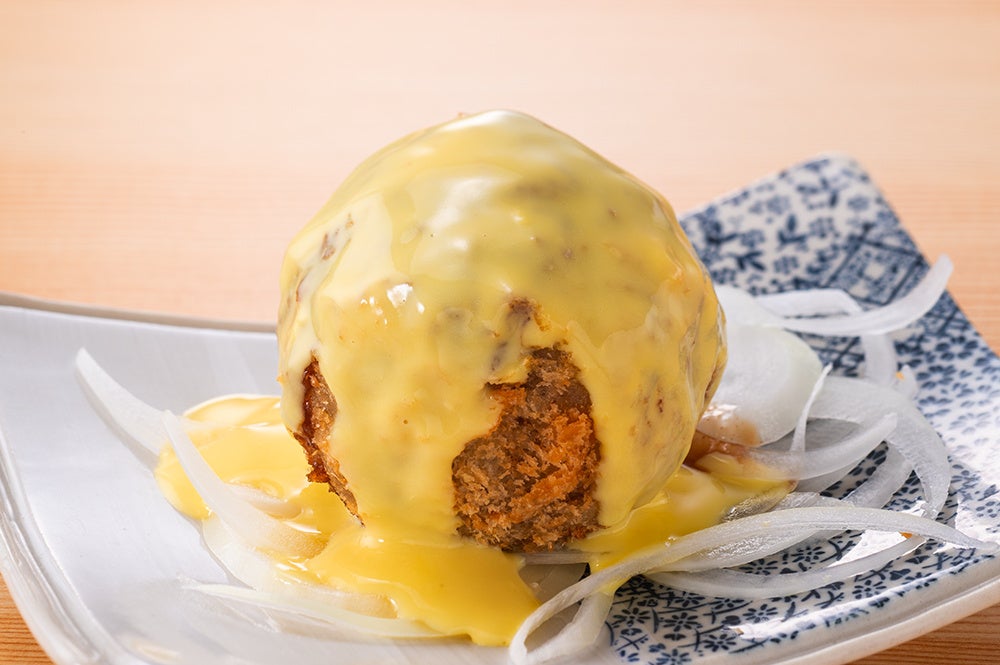 とろりとした濃厚カルボナーラソースが味の決め⼿