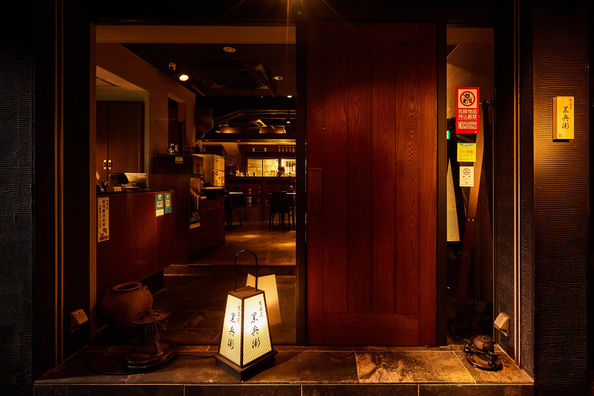 吉祥寺駅より徒歩30秒、ビルの地下１階にあります