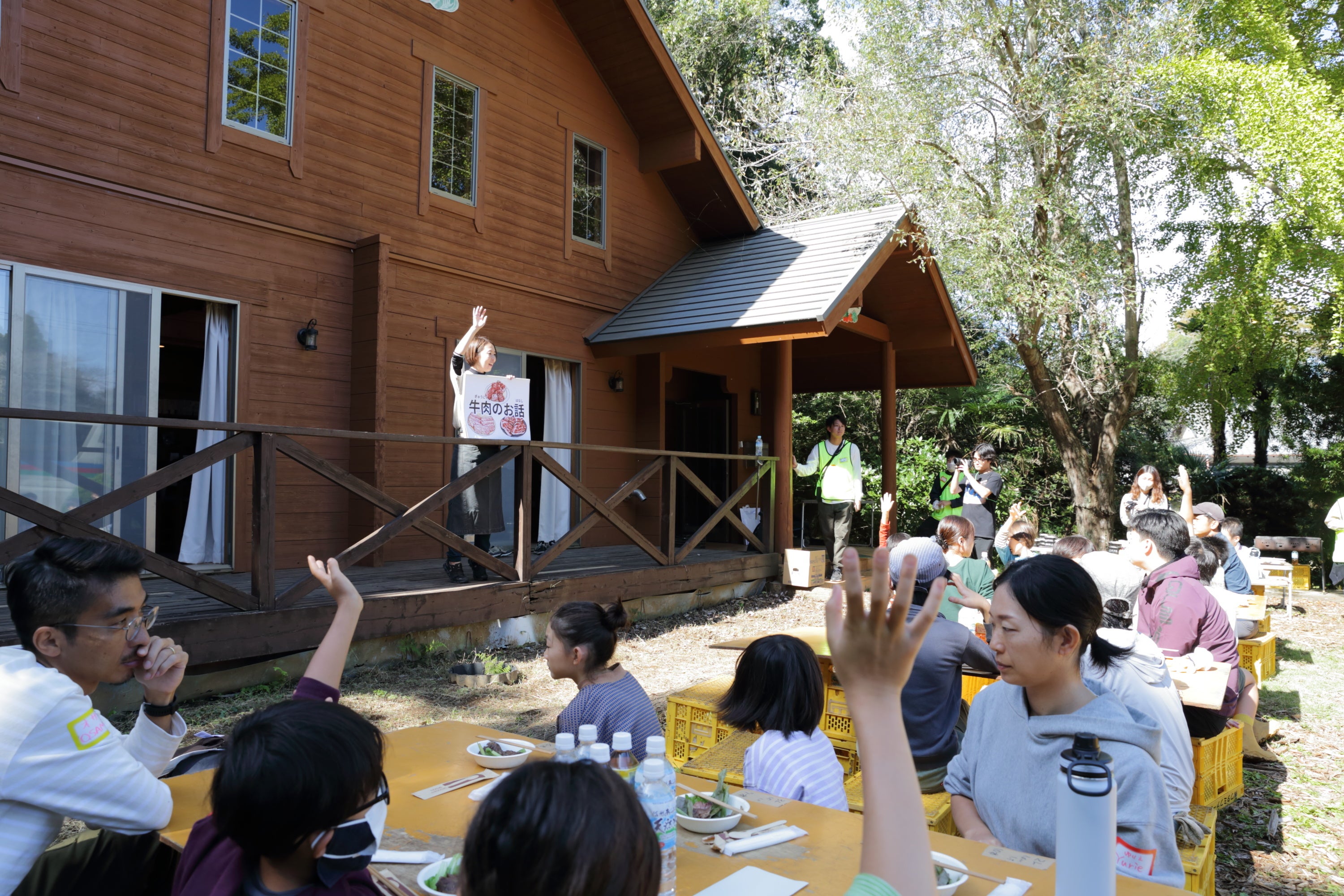 お肉がどのようにして食卓に届くか、畜産業について学ぶ